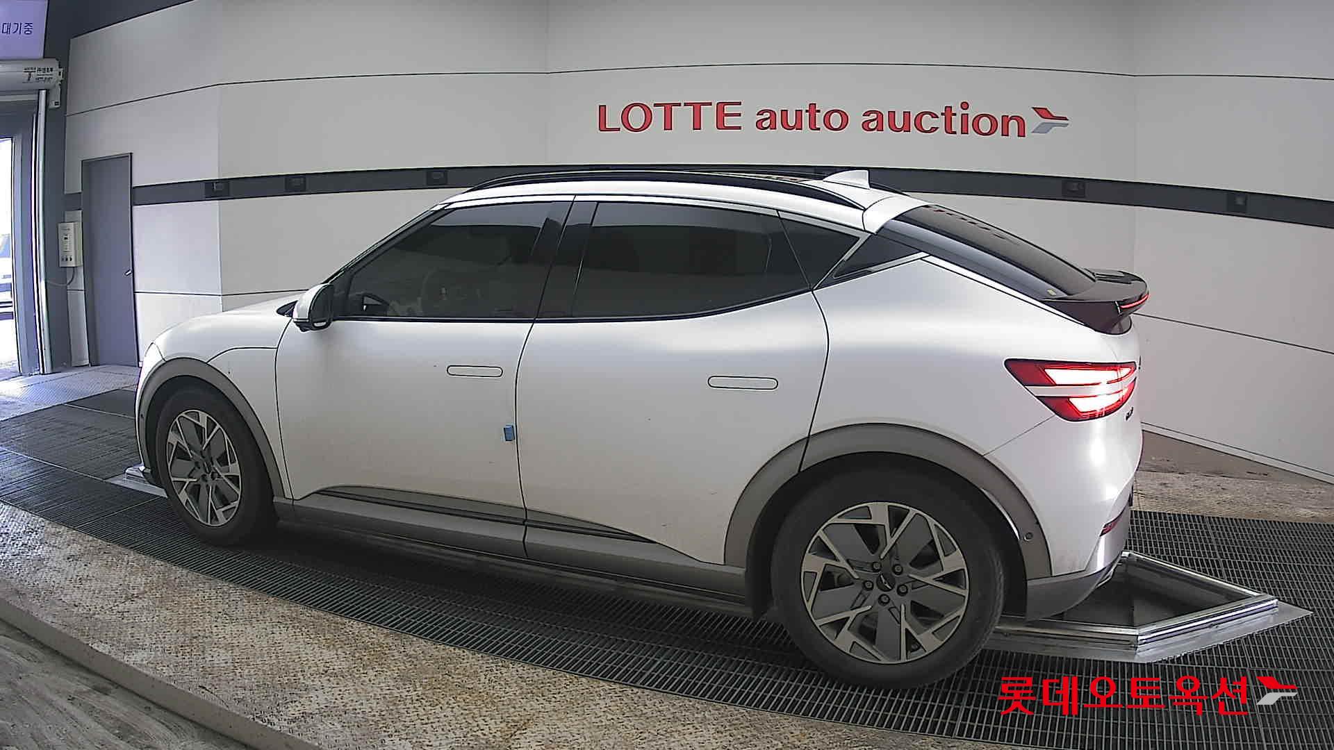 جينسس جي في 60