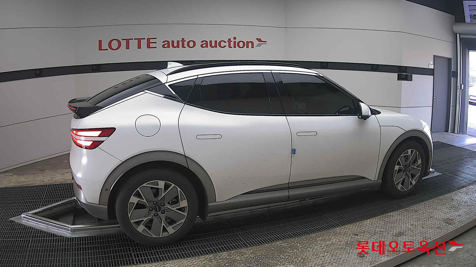 جينسس جي في 60