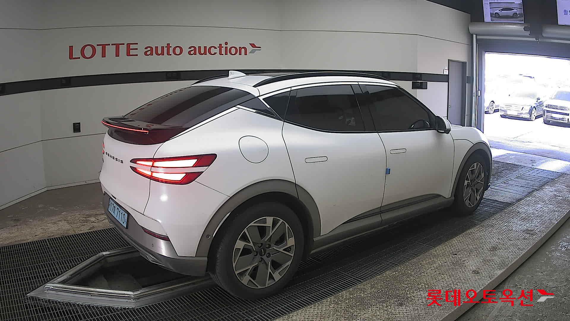 جينسس جي في 60