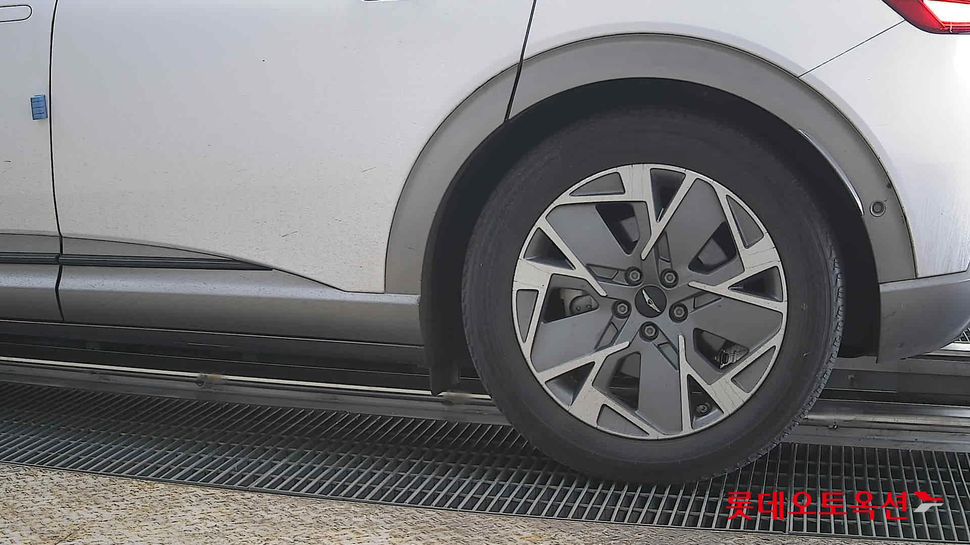 جينسس جي في 60