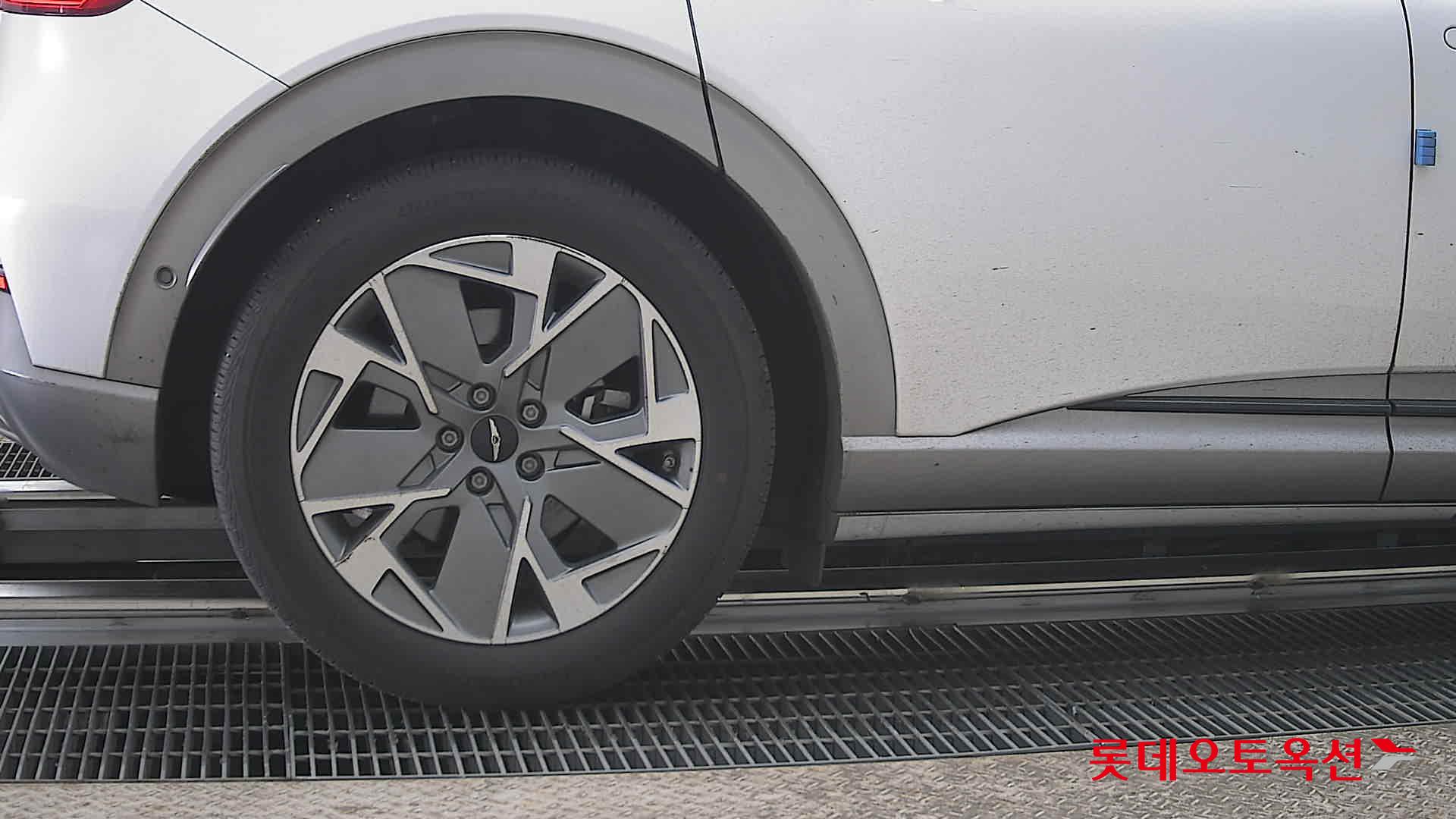 جينسس جي في 60