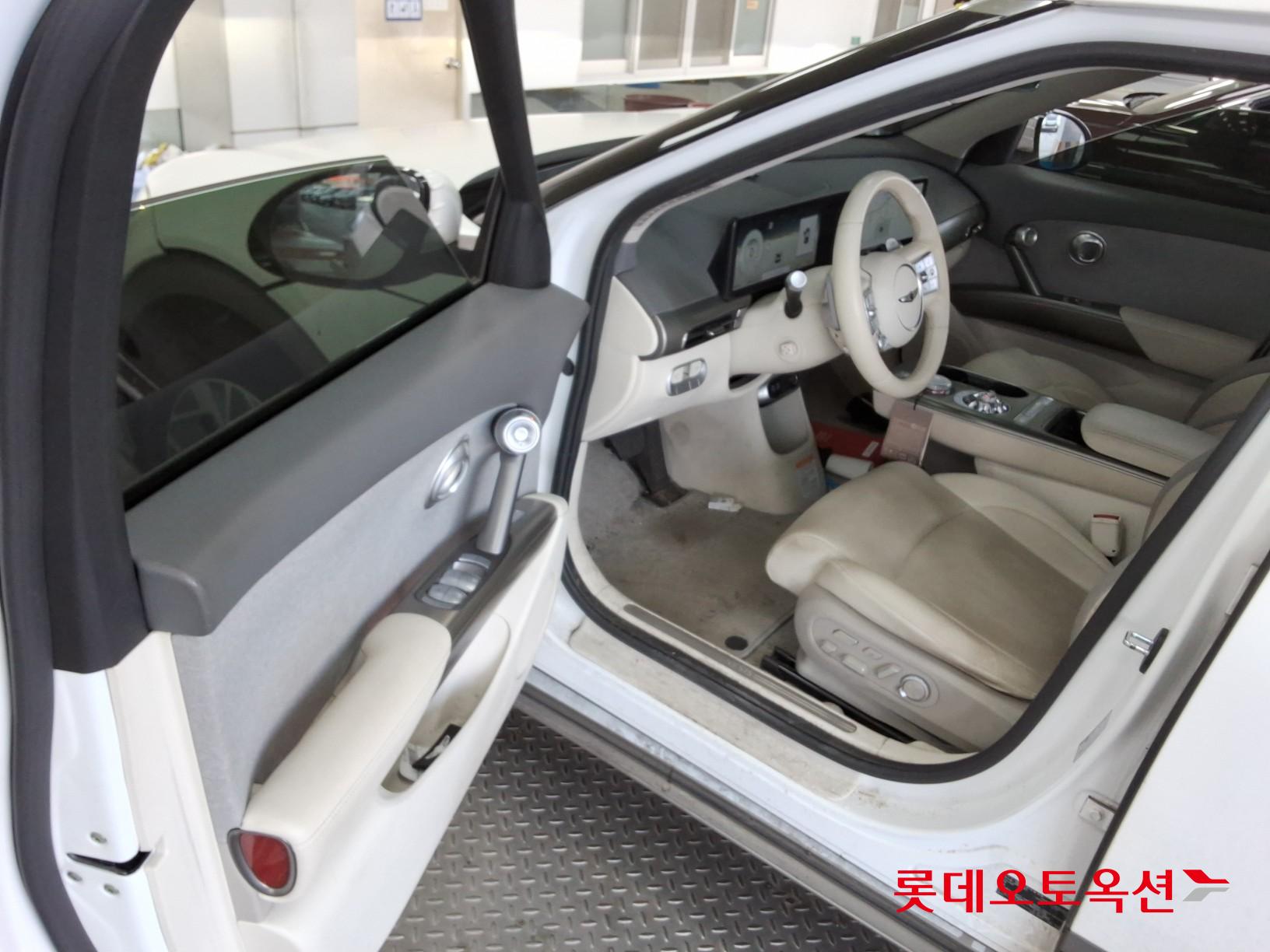 جينسس جي في 60