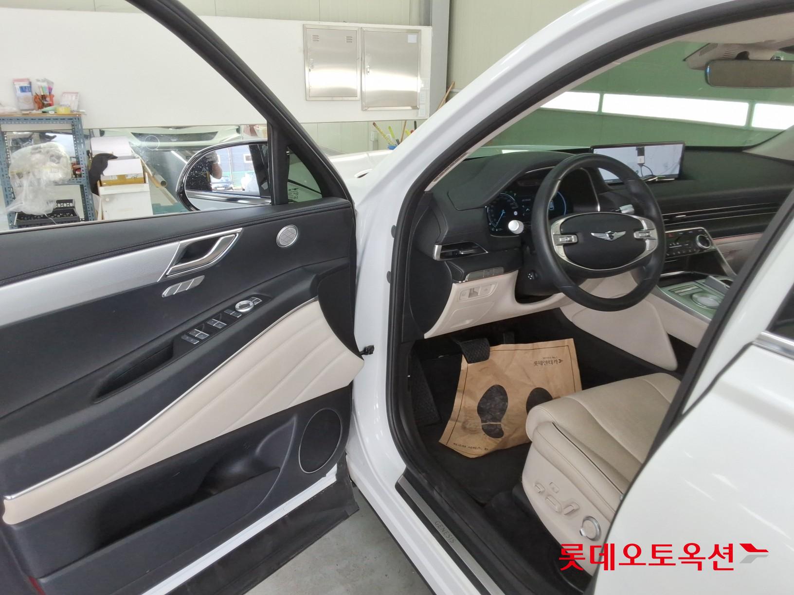 جينسس جي في 80