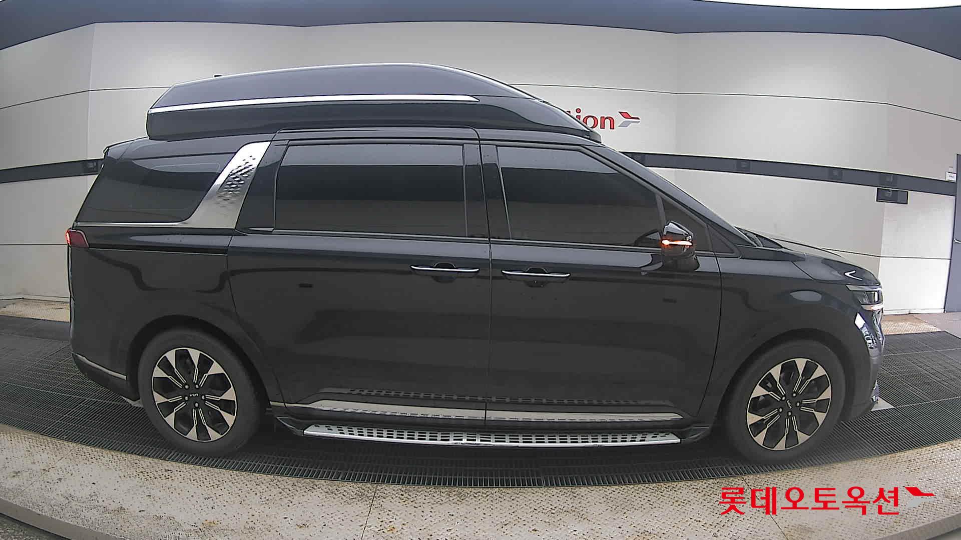 2023 - kia carnival