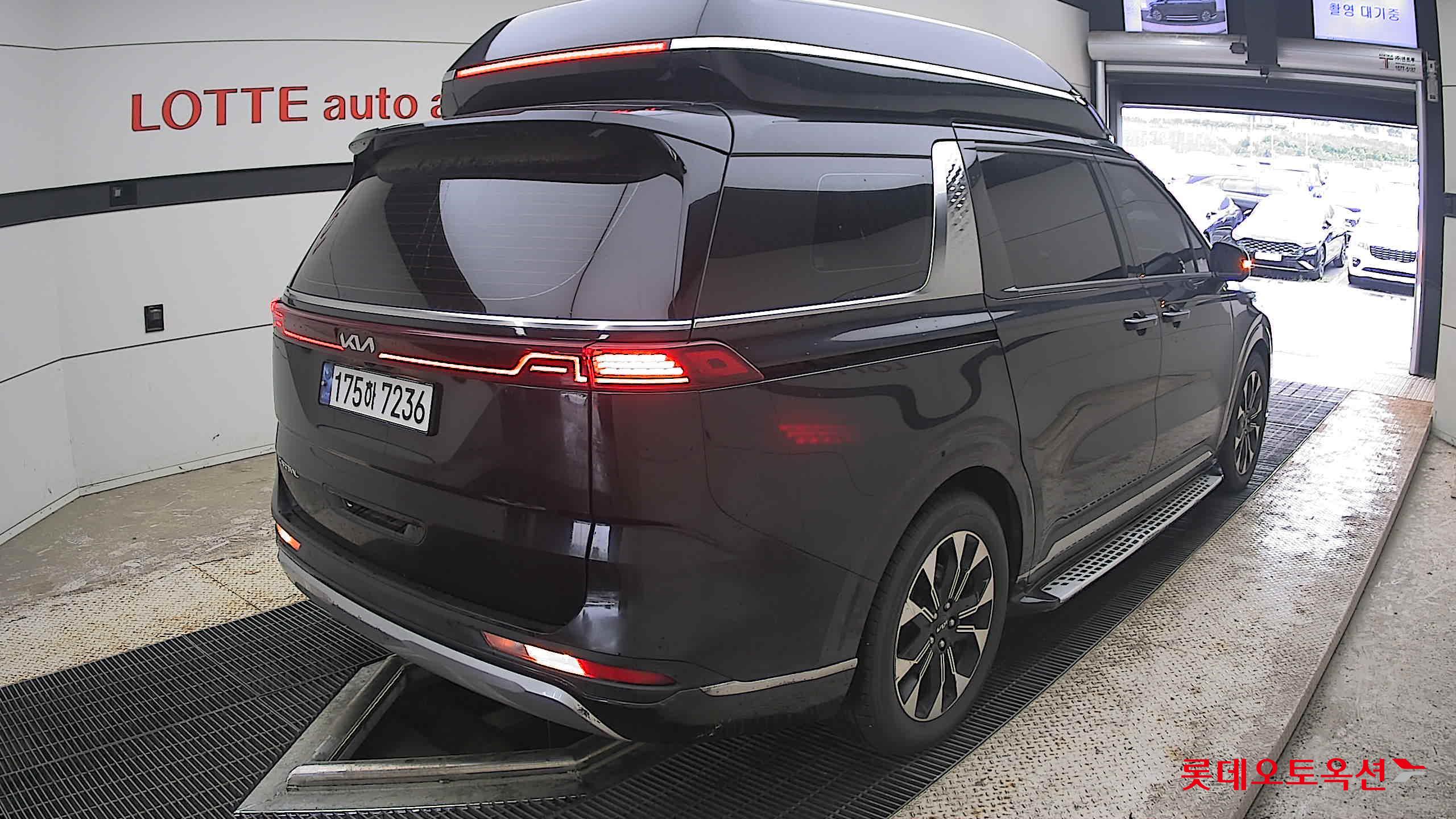 2023 - kia carnival