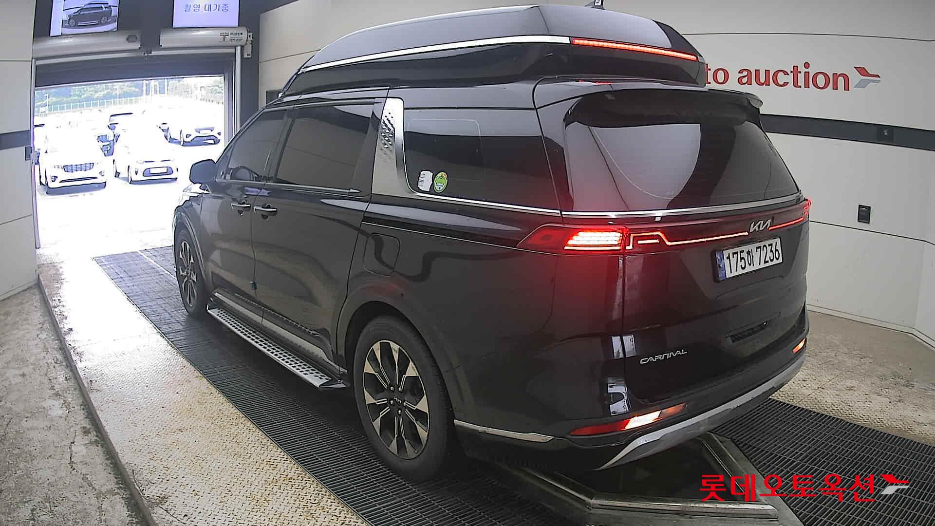 2023 - kia carnival