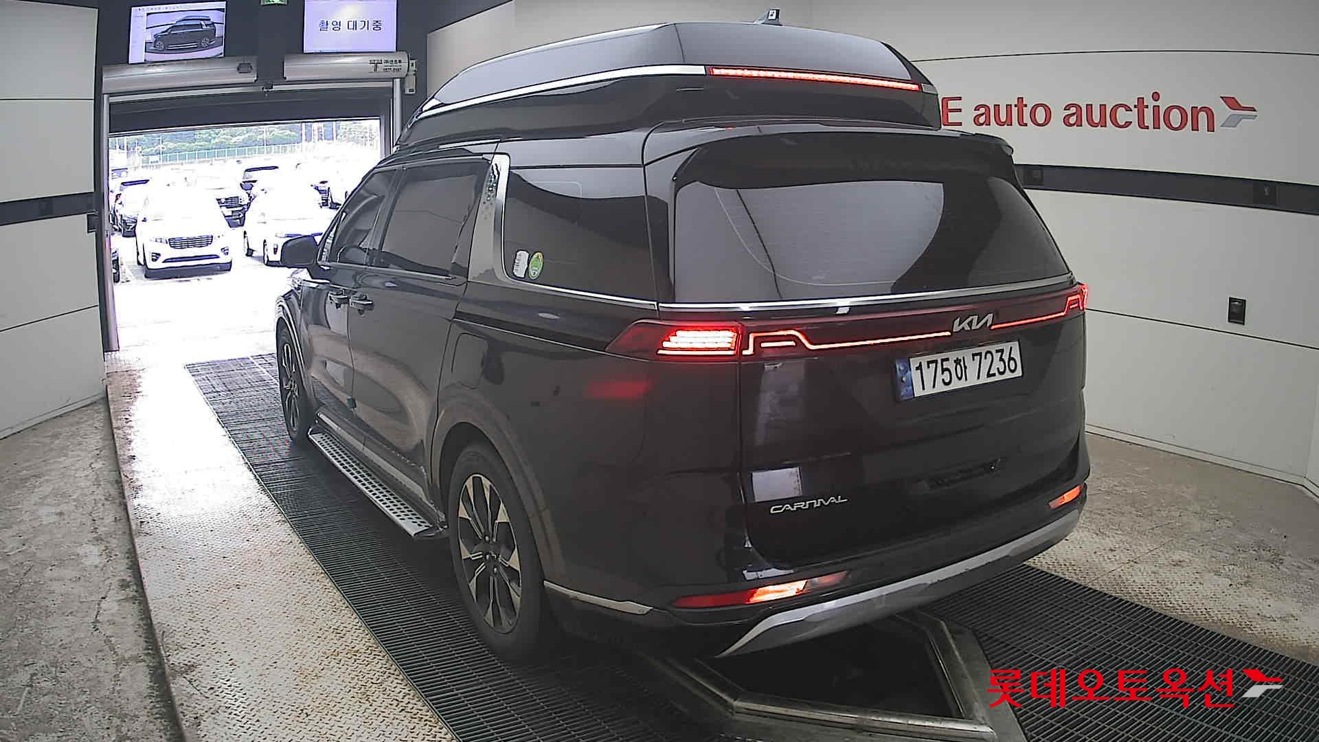 2023 - kia carnival
