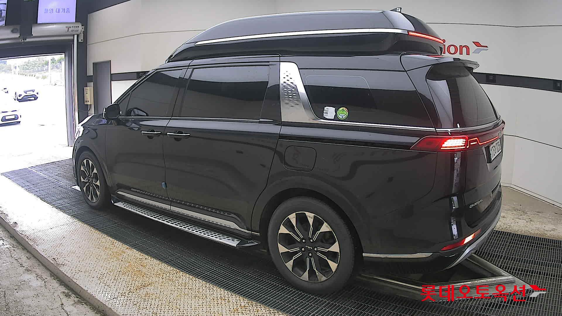 2023 - kia carnival