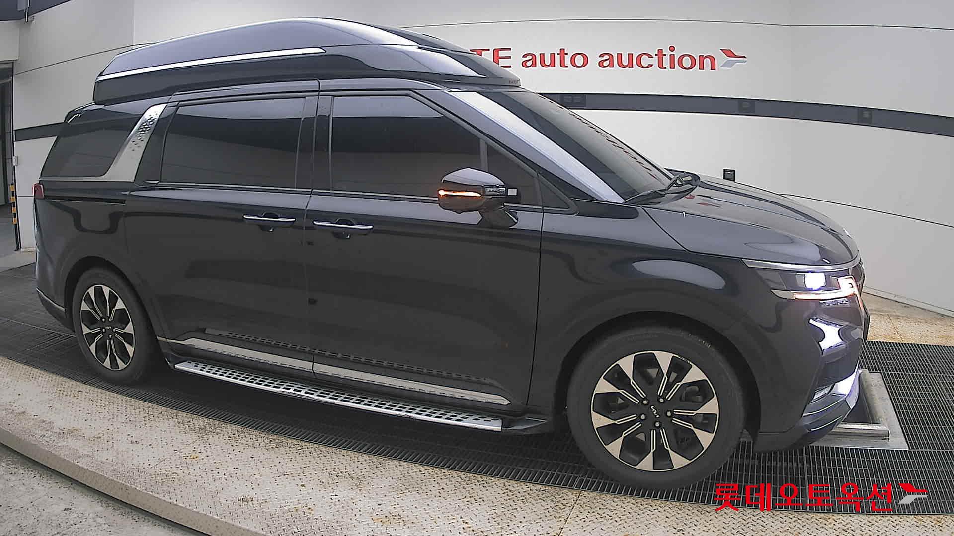 2023 - kia carnival
