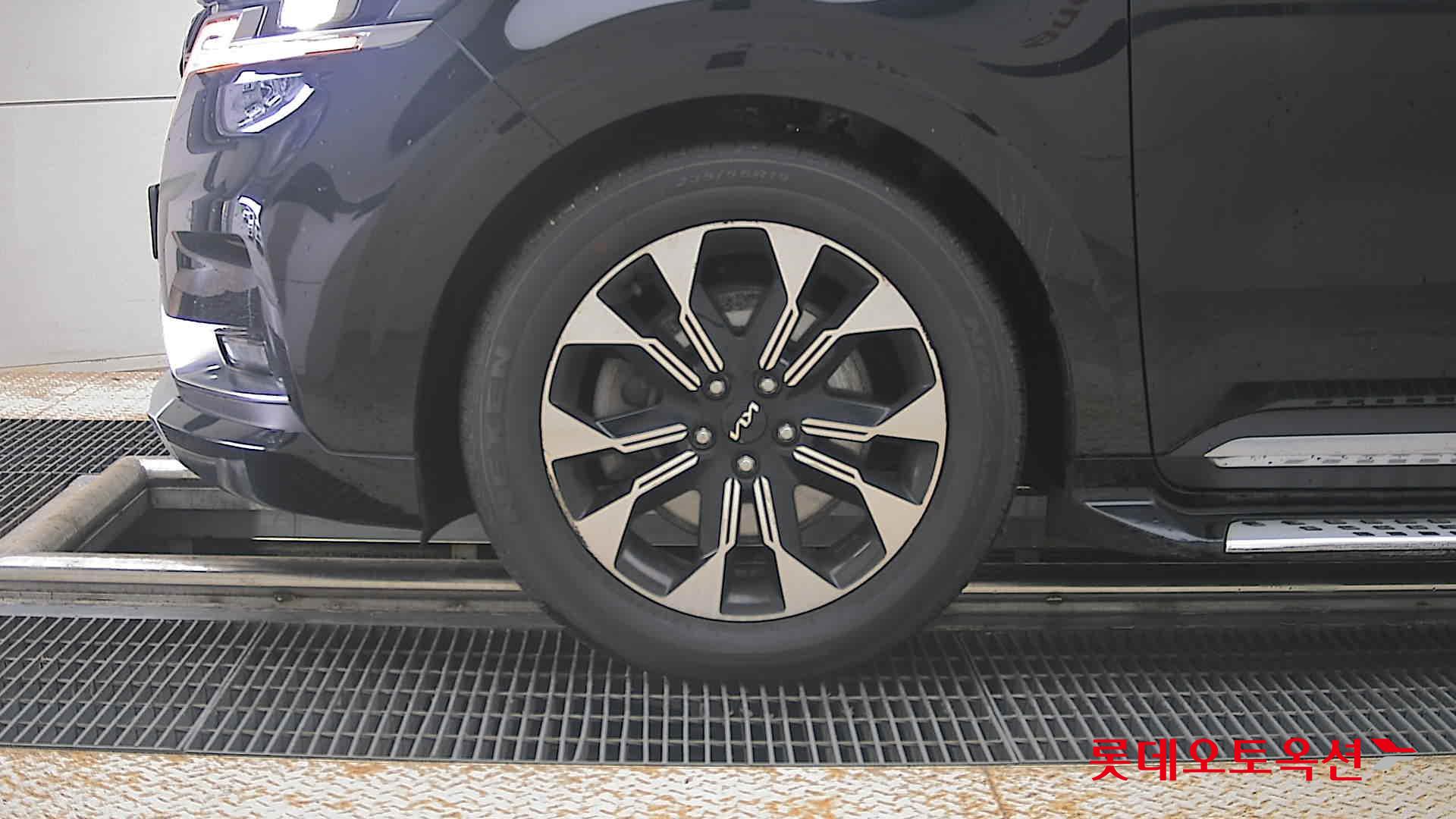 2023 - kia carnival