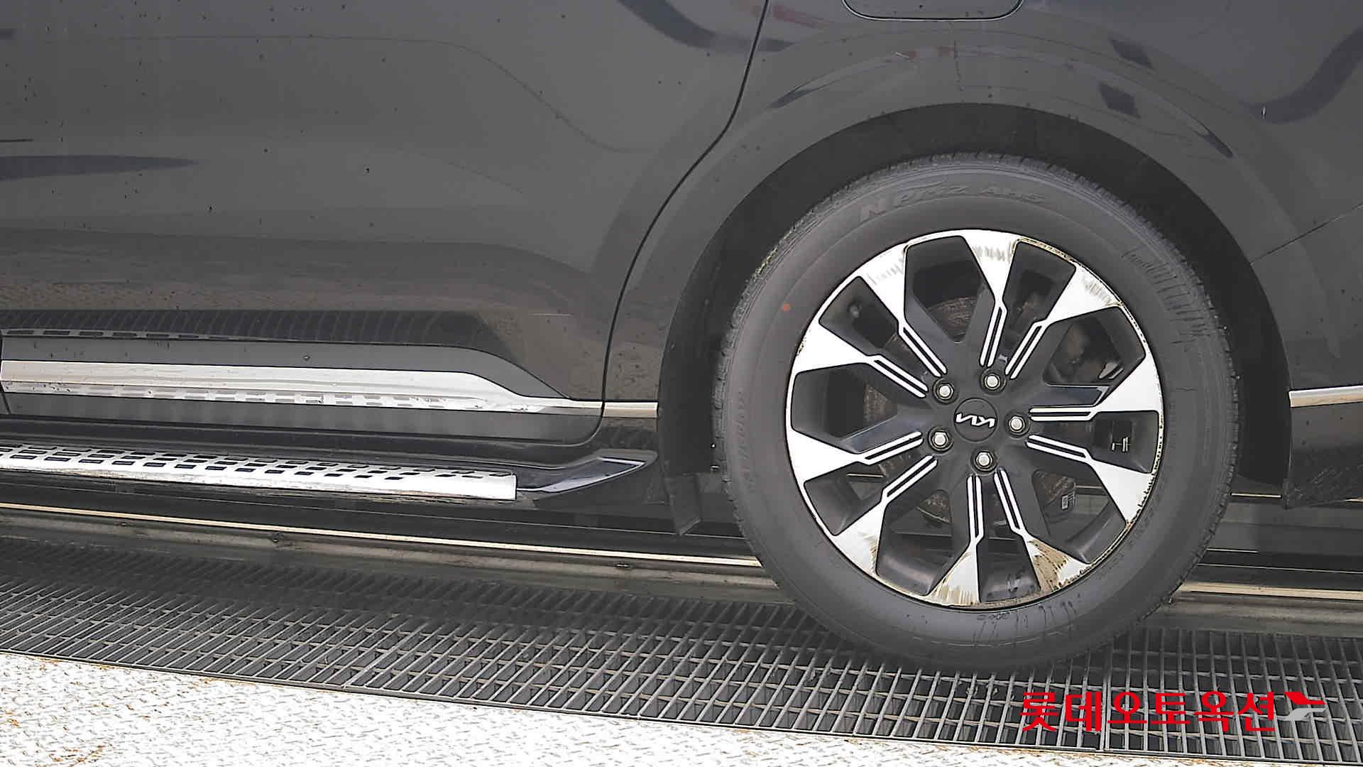 2023 - kia carnival