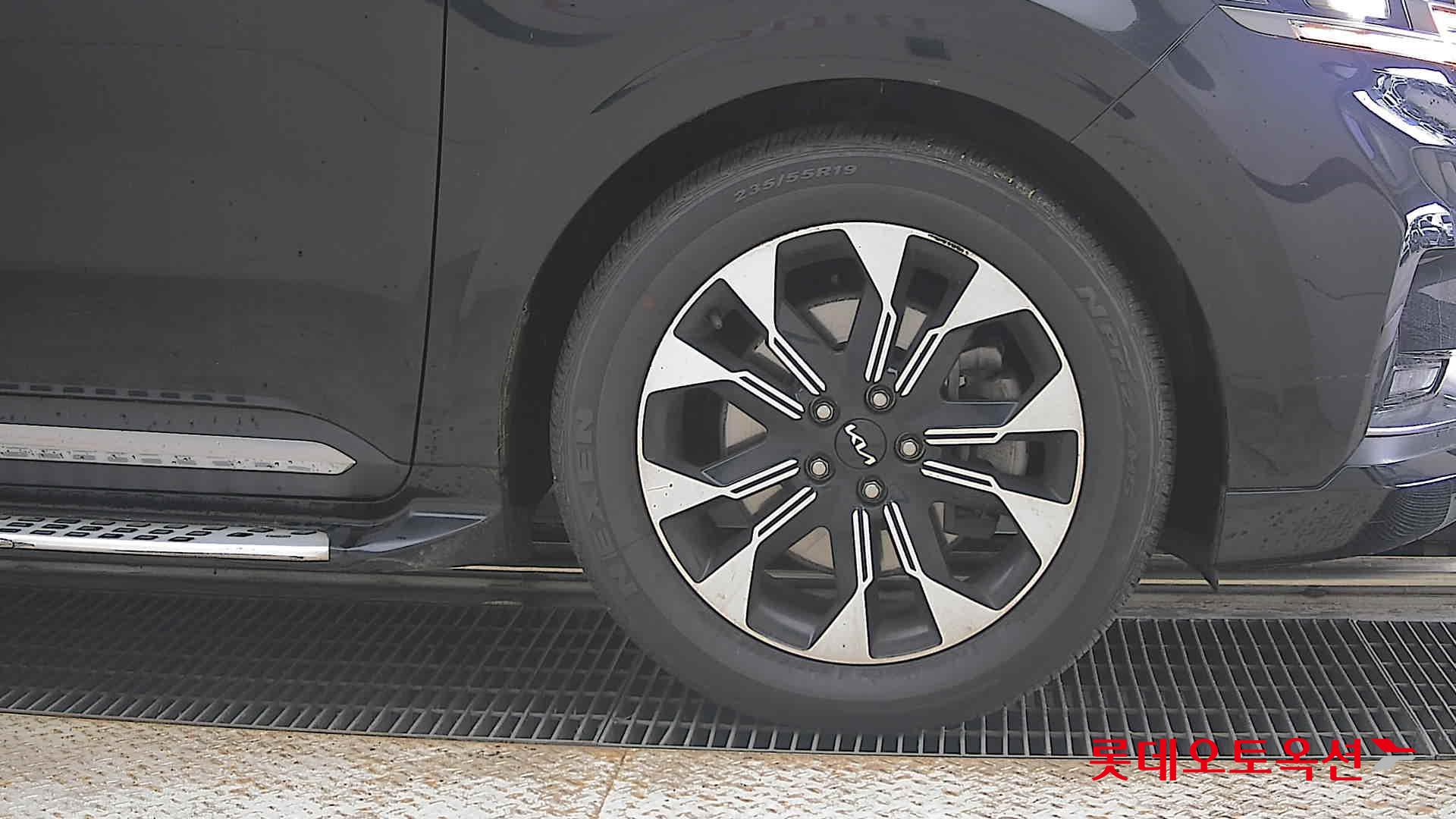 2023 - kia carnival