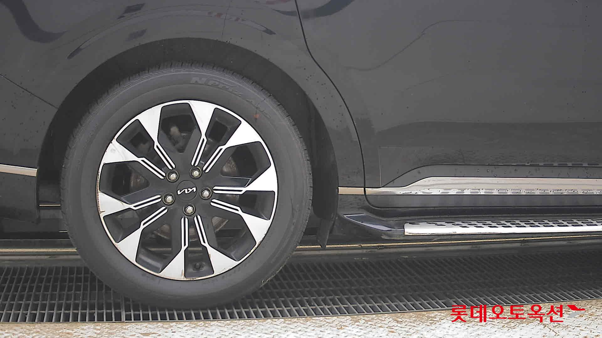 2023 - kia carnival