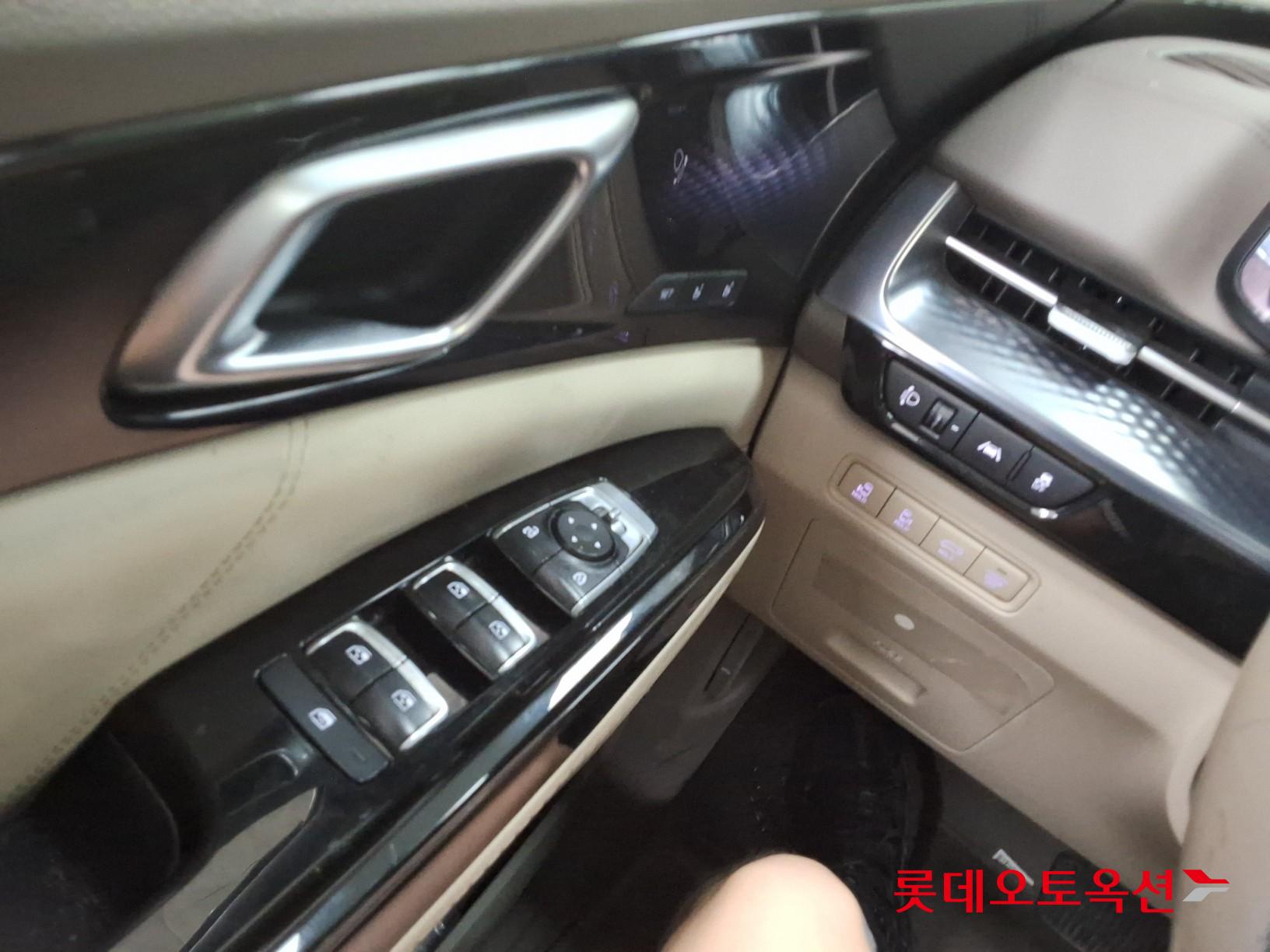 2023 - kia carnival