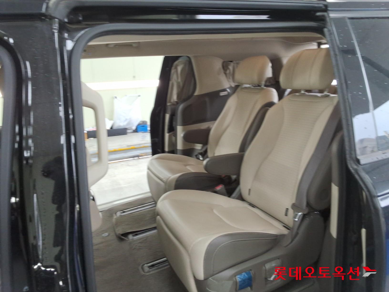 2023 - kia carnival