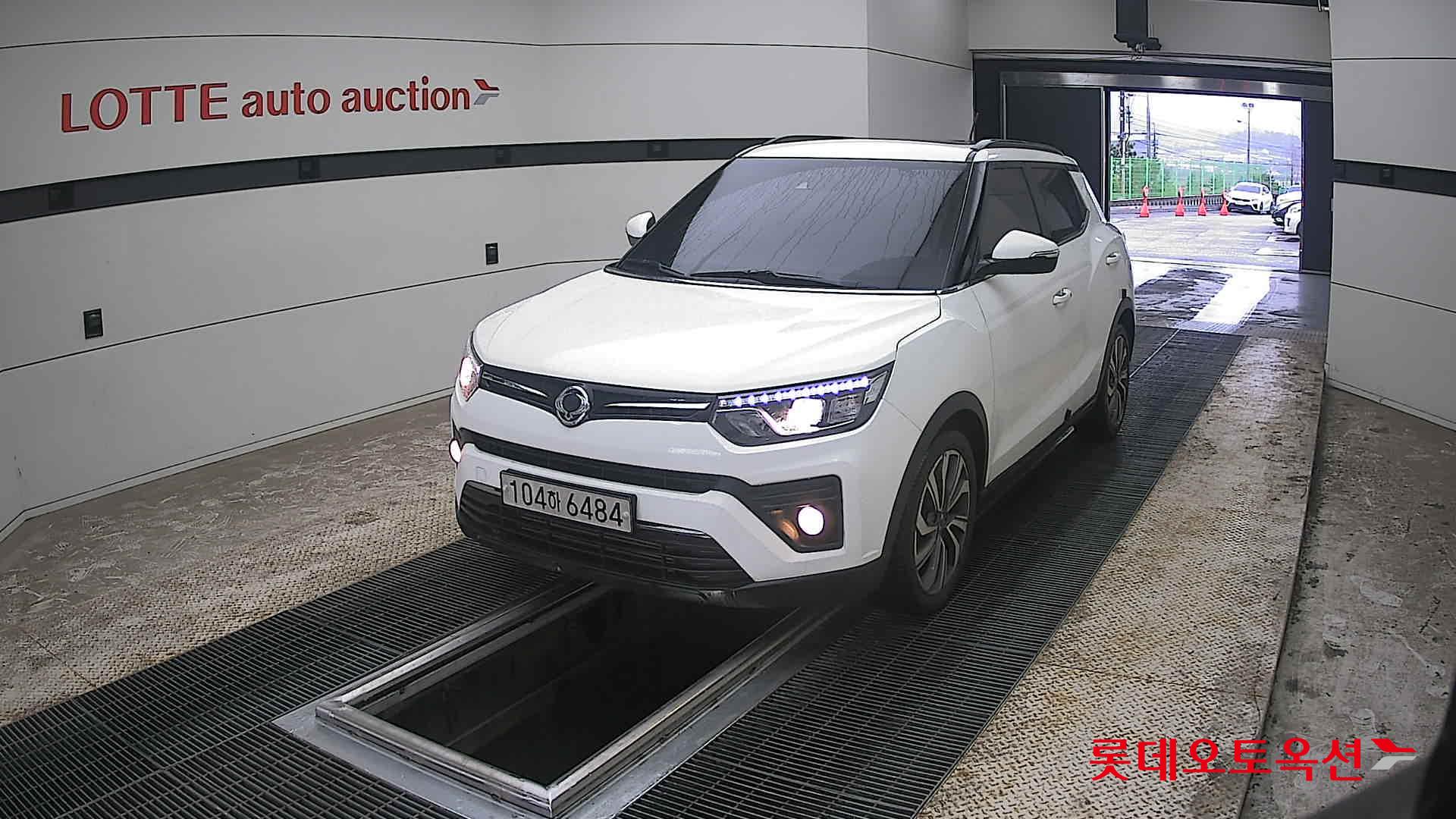 KG Mobility Tivoli - 10