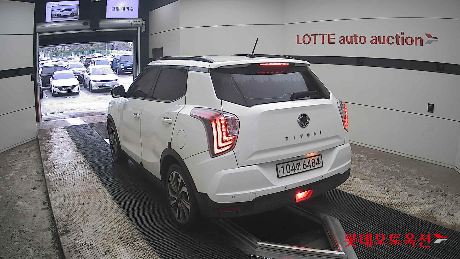 KG Mobility Tivoli - 16