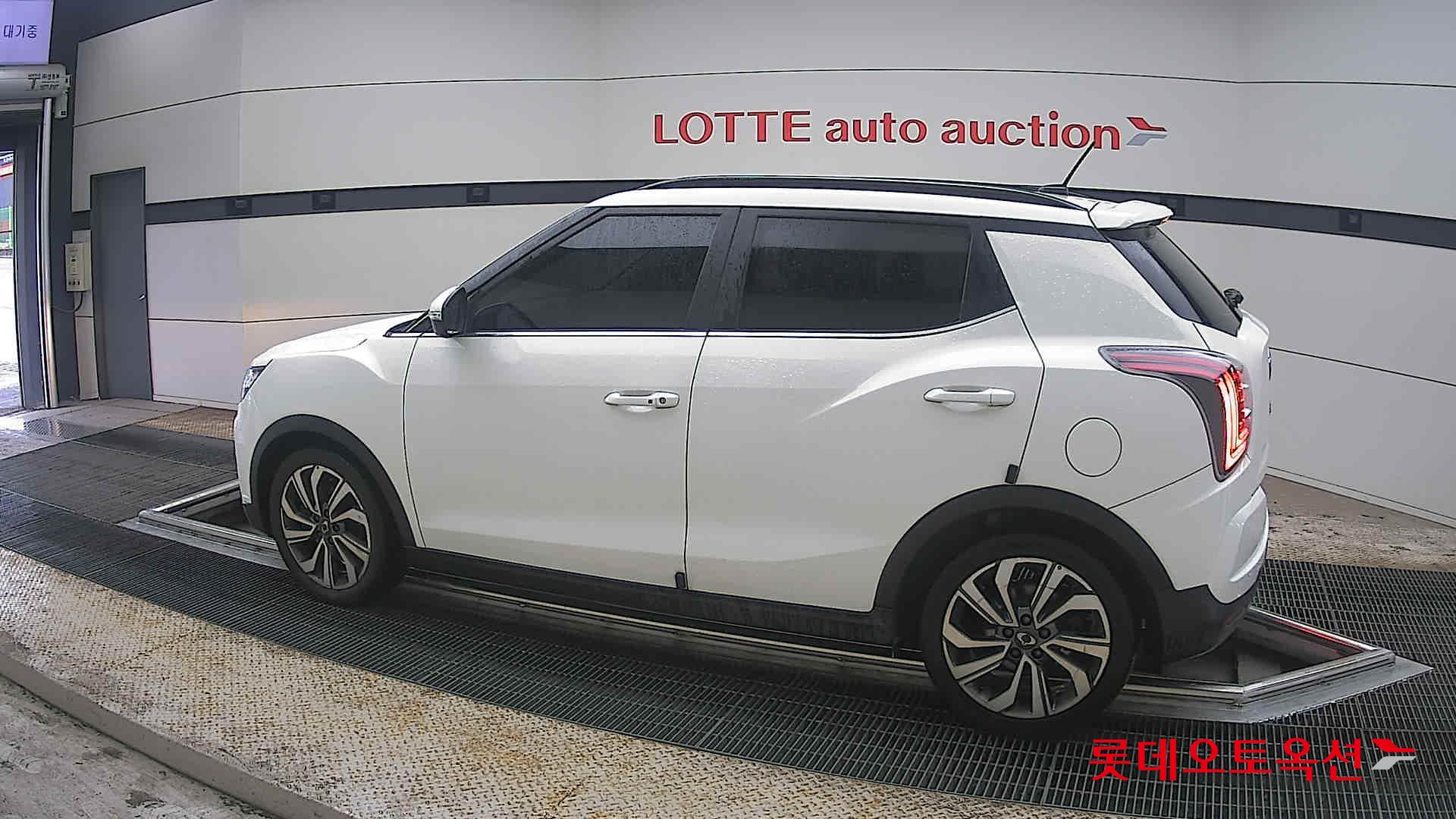 KG Mobility Tivoli - 14