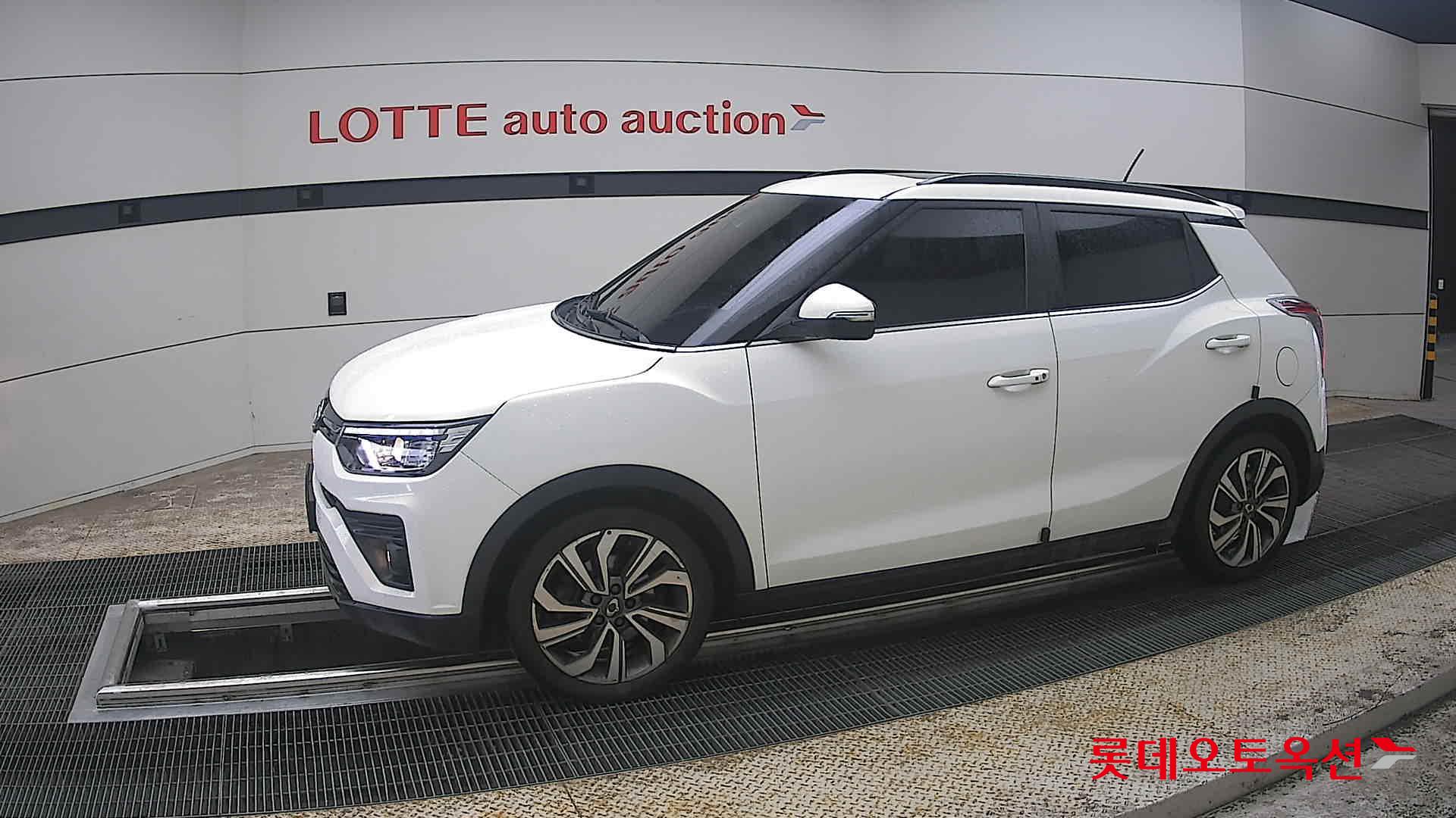 KG Mobility Tivoli - 12