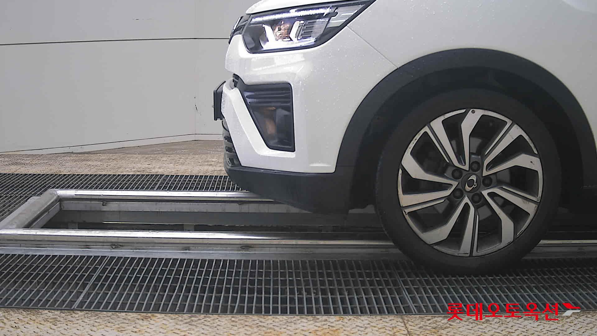 KG Mobility Tivoli - 25