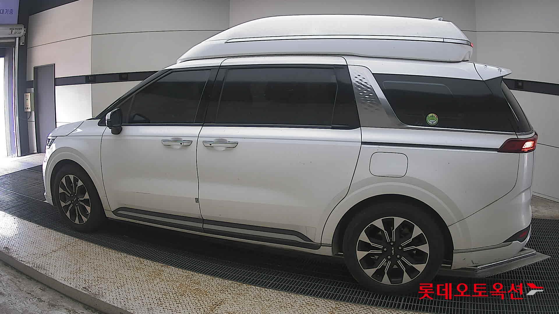 2023 - kia carnival