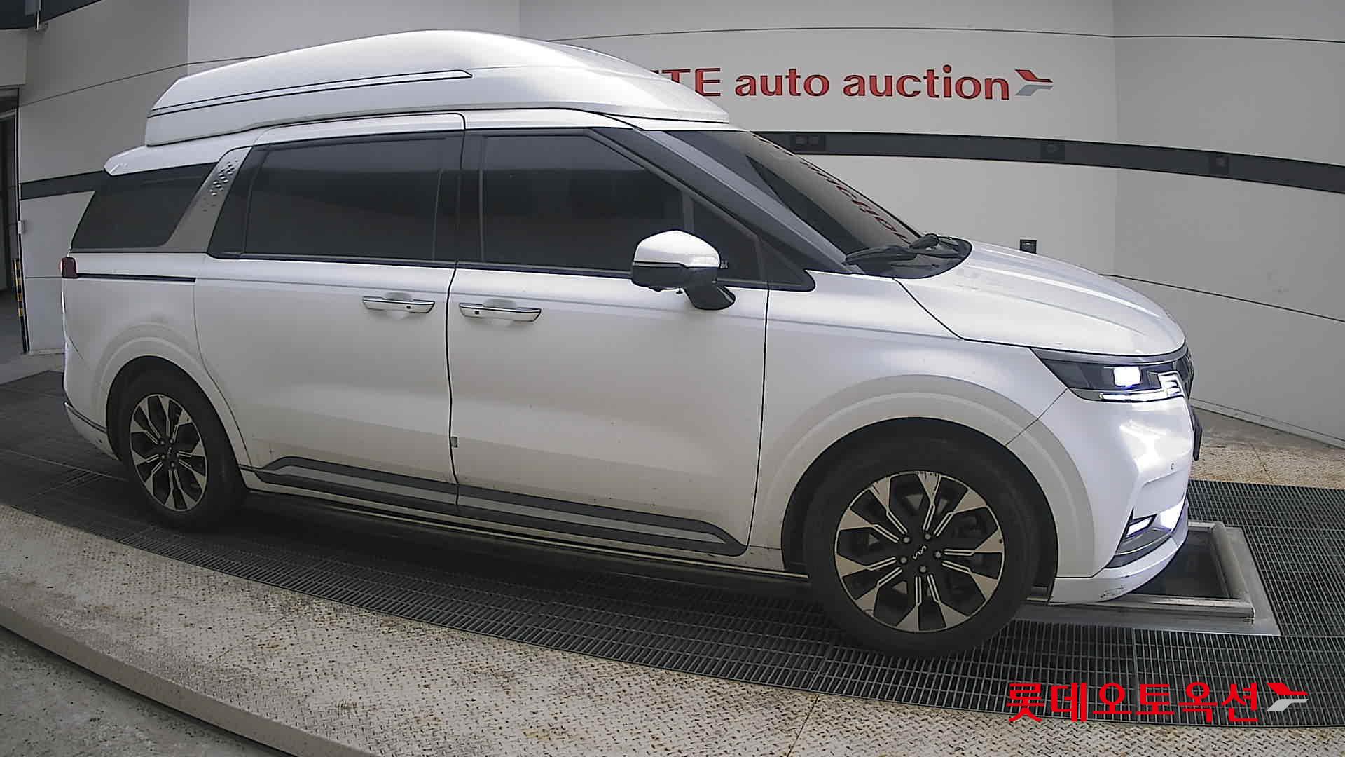 2023 - kia carnival