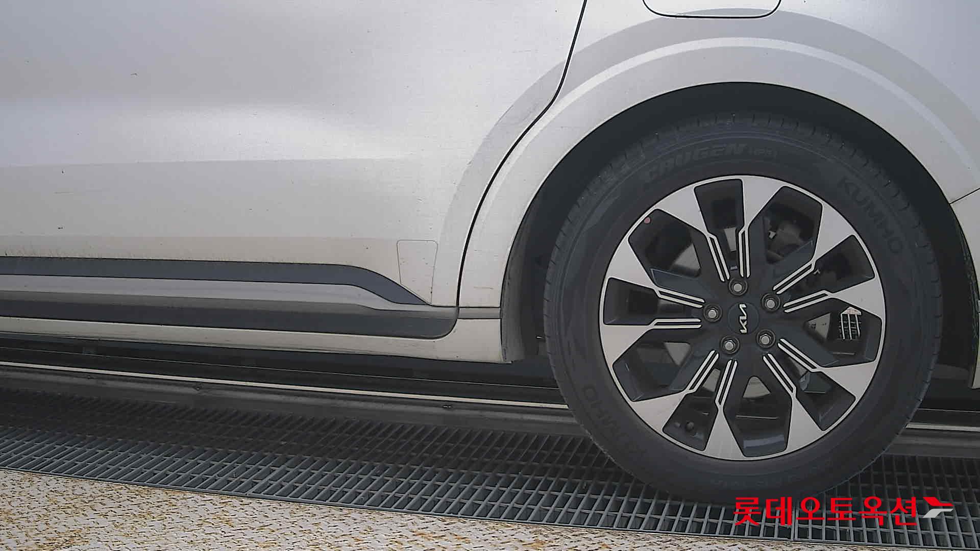 2023 - kia carnival