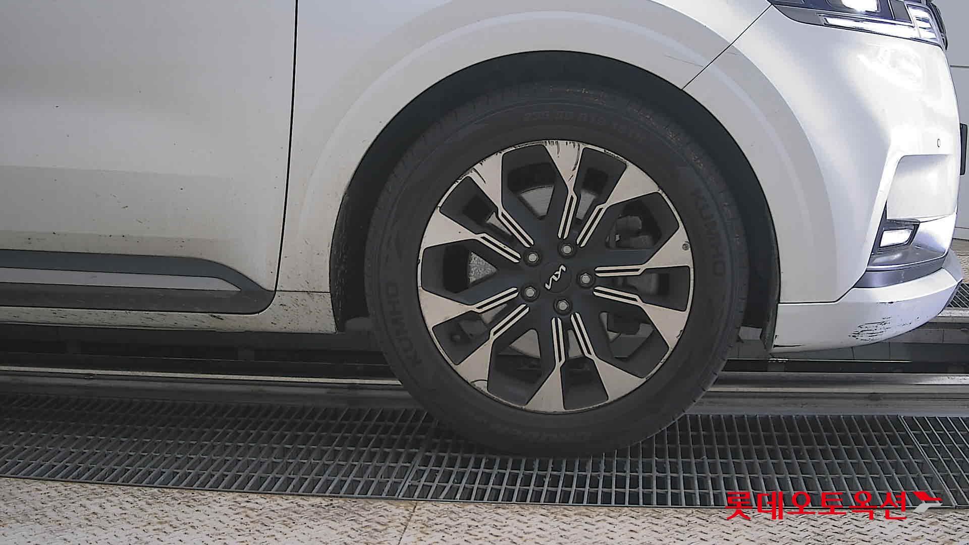 2023 - kia carnival