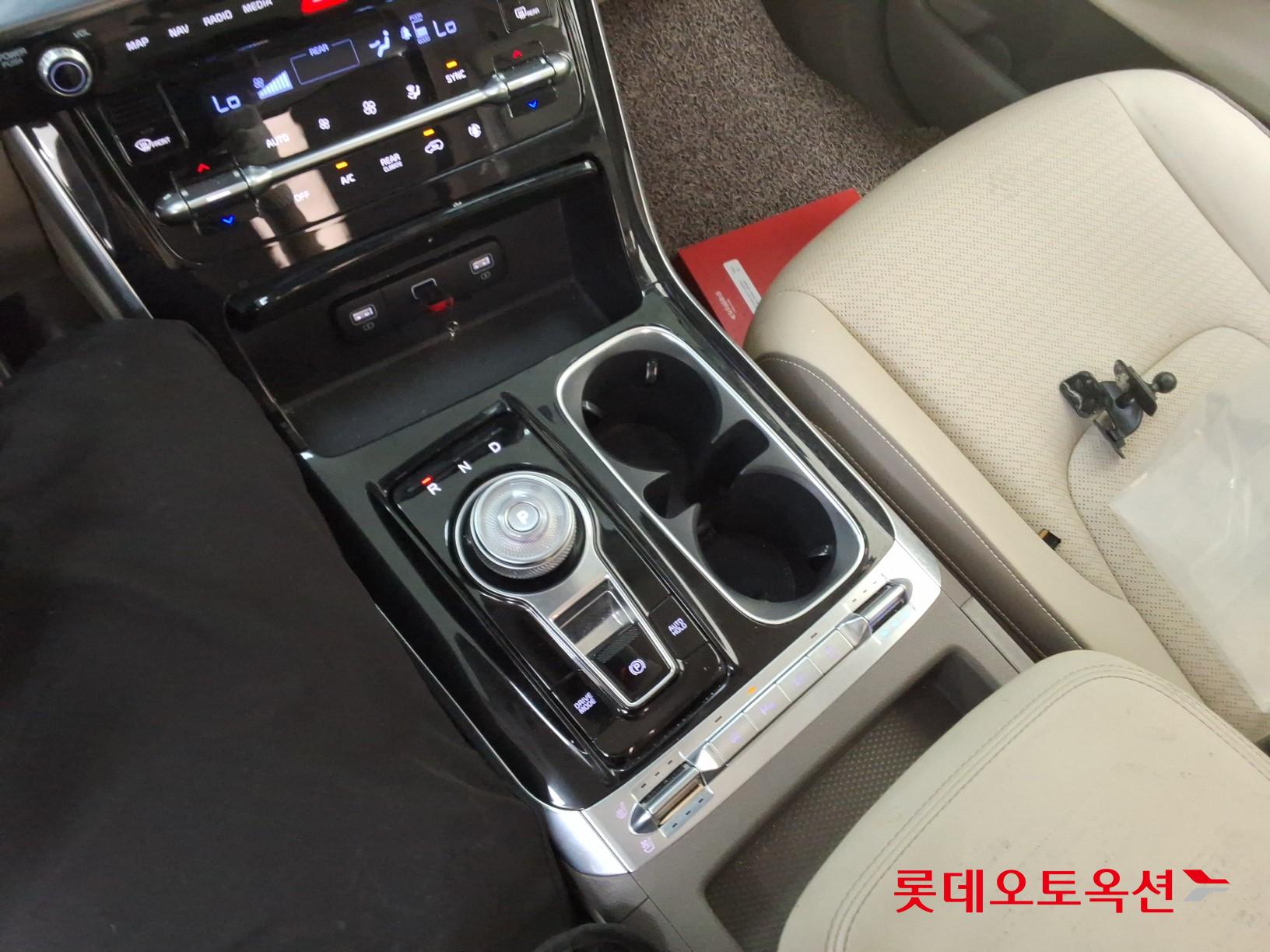 2023 - kia carnival