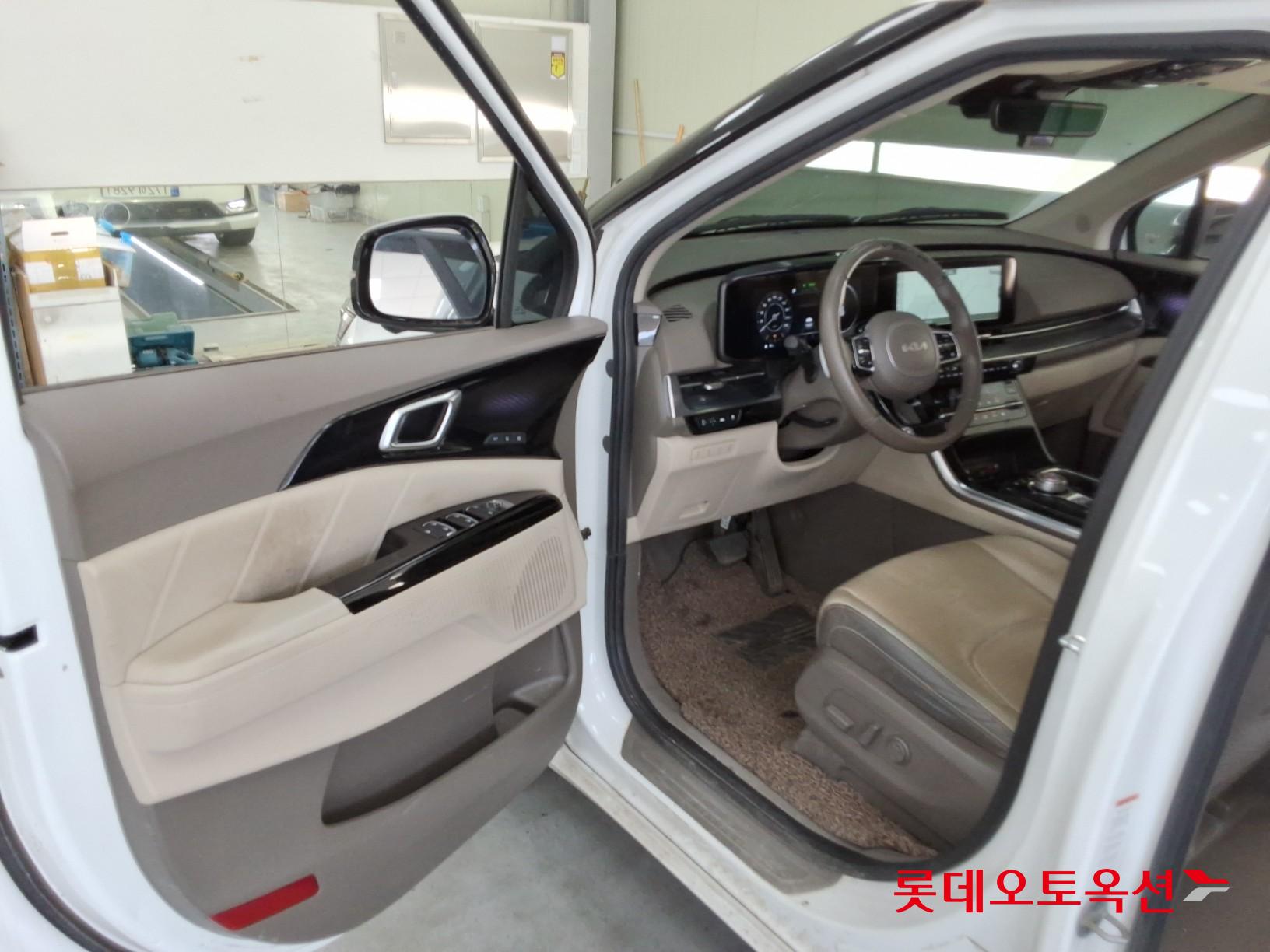 2023 - kia carnival