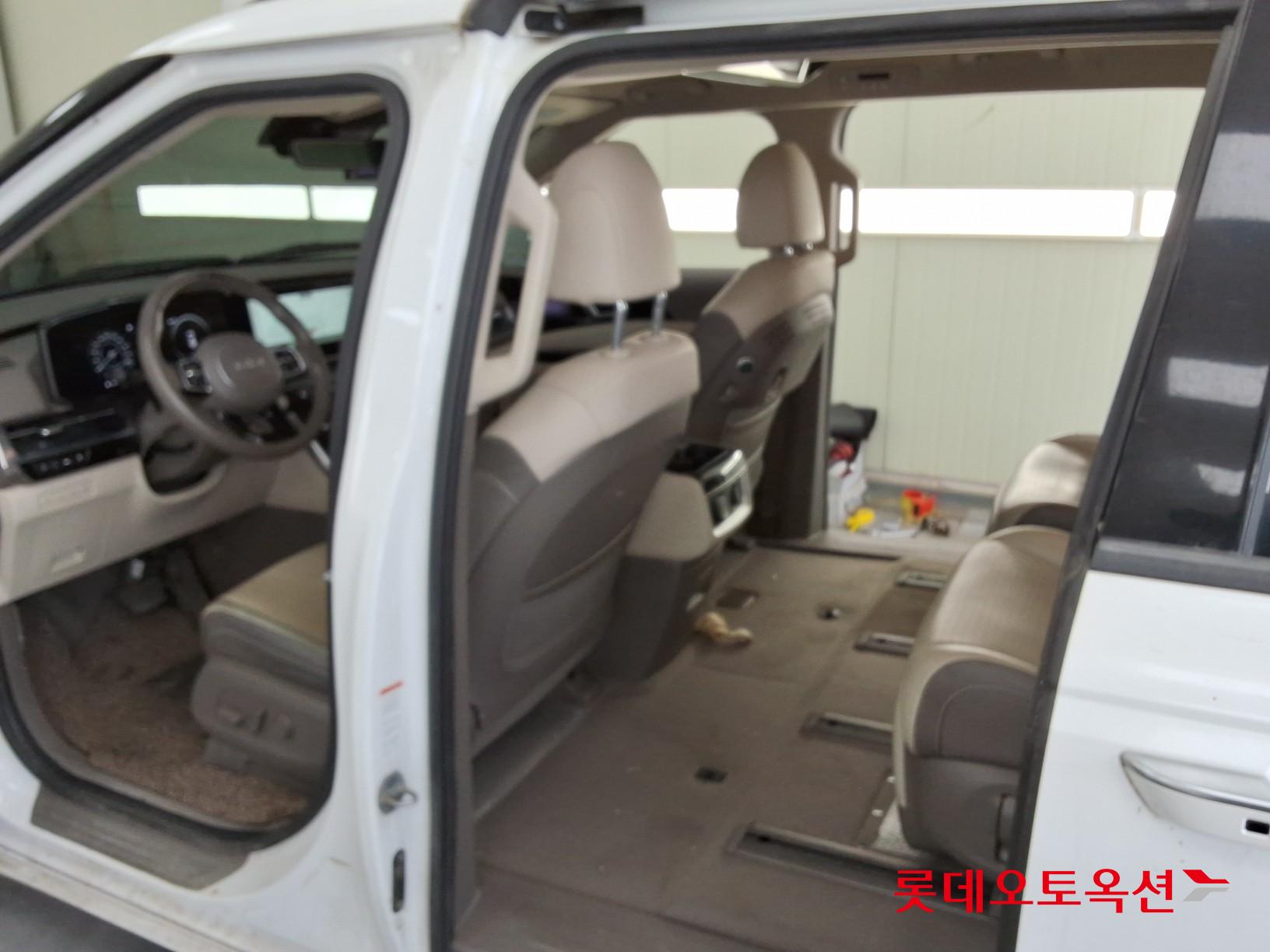 2023 - kia carnival