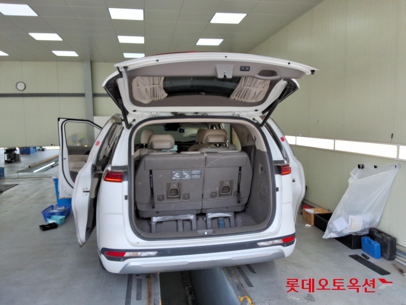 2023 - kia carnival