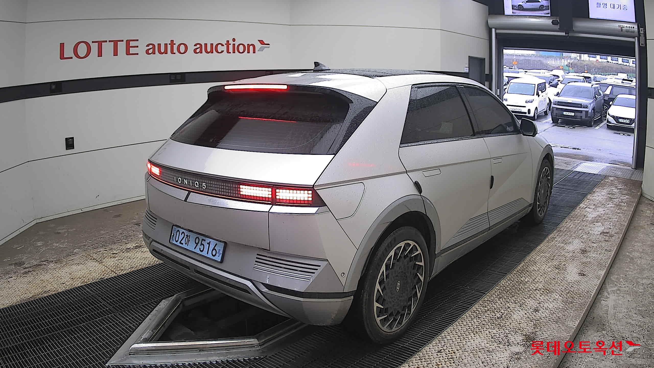 Hyundai Ioniq 5 - 5