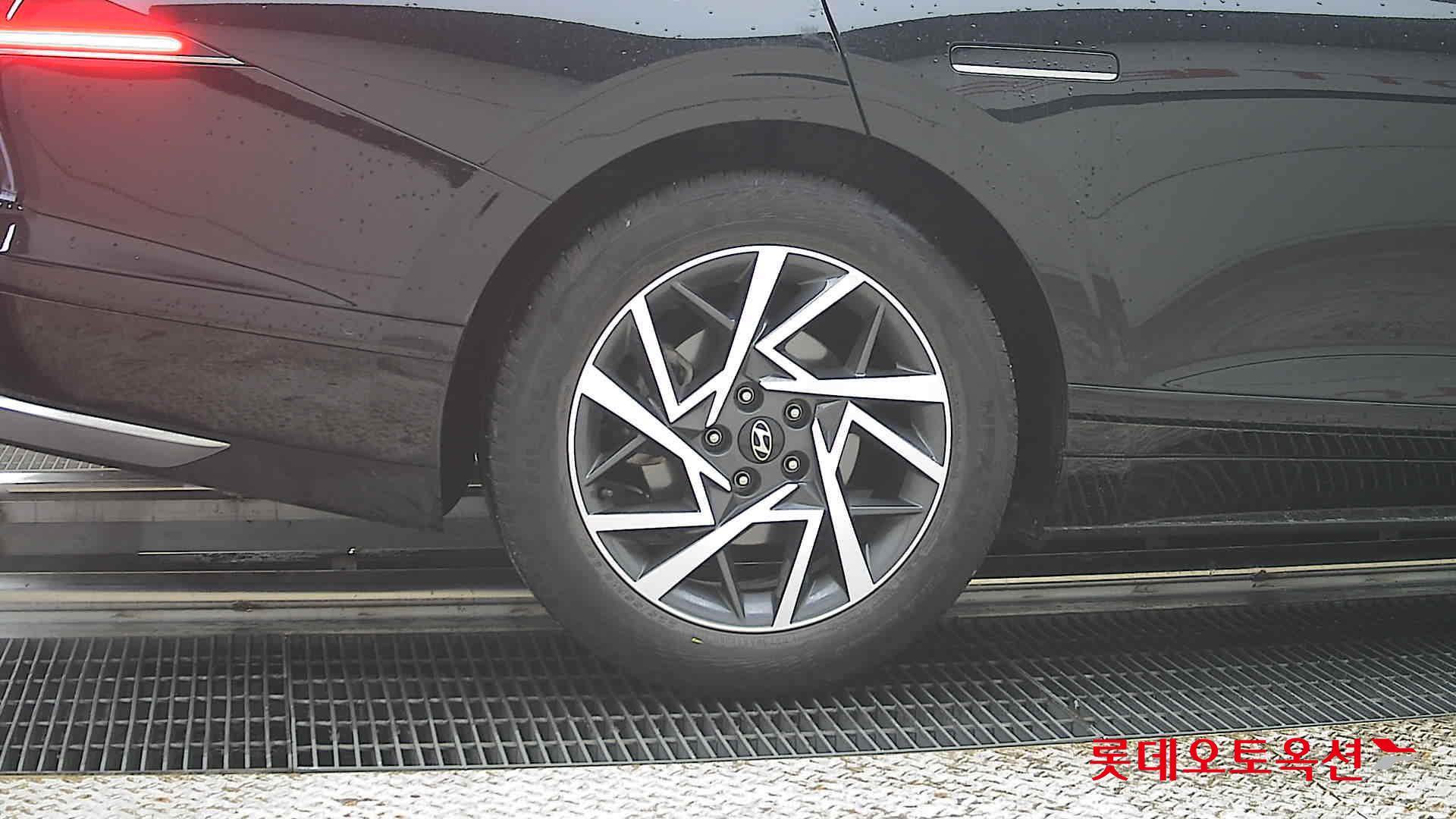 Hyundai Grandeur - 28