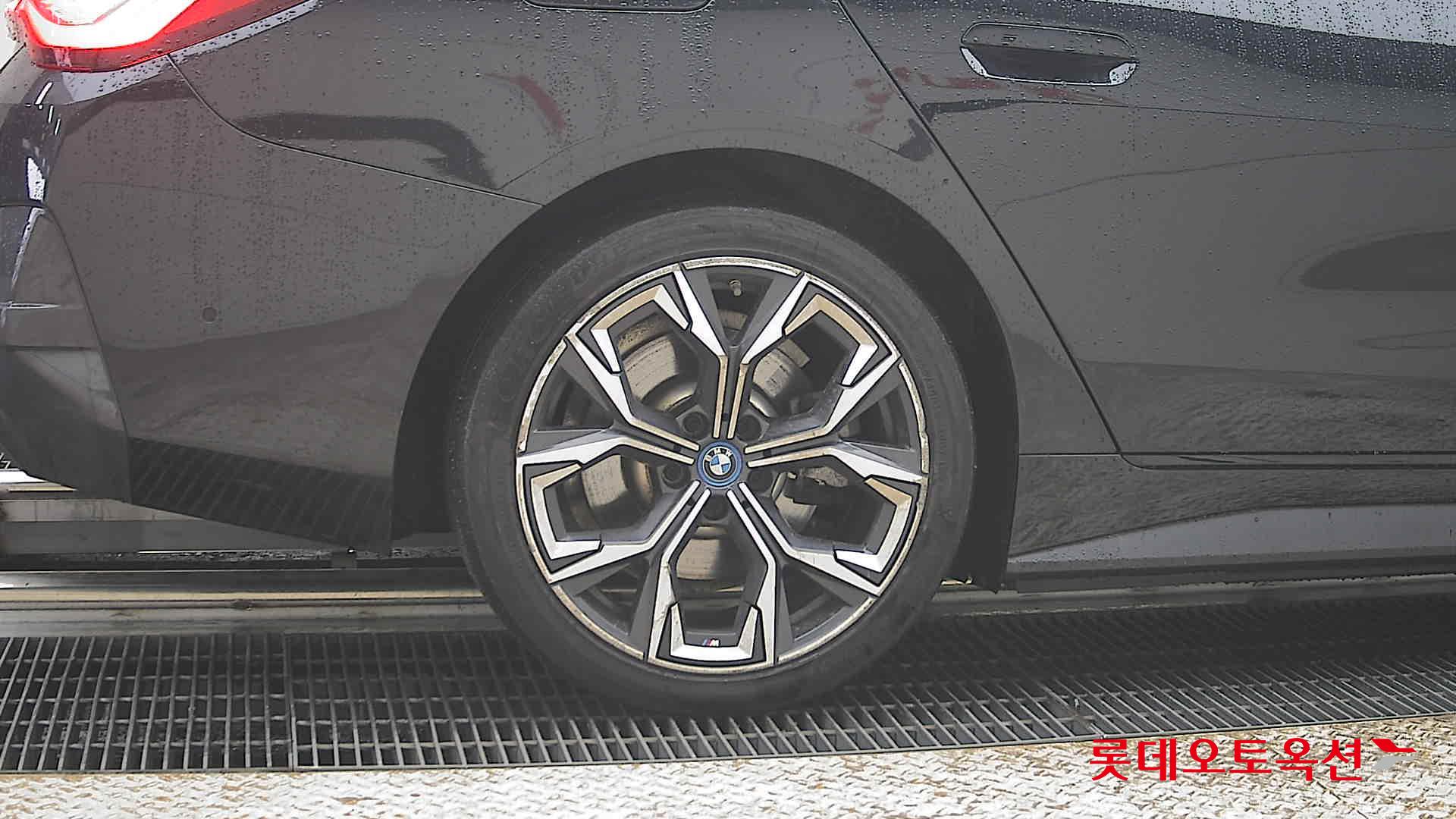 BMW i4 - 28
