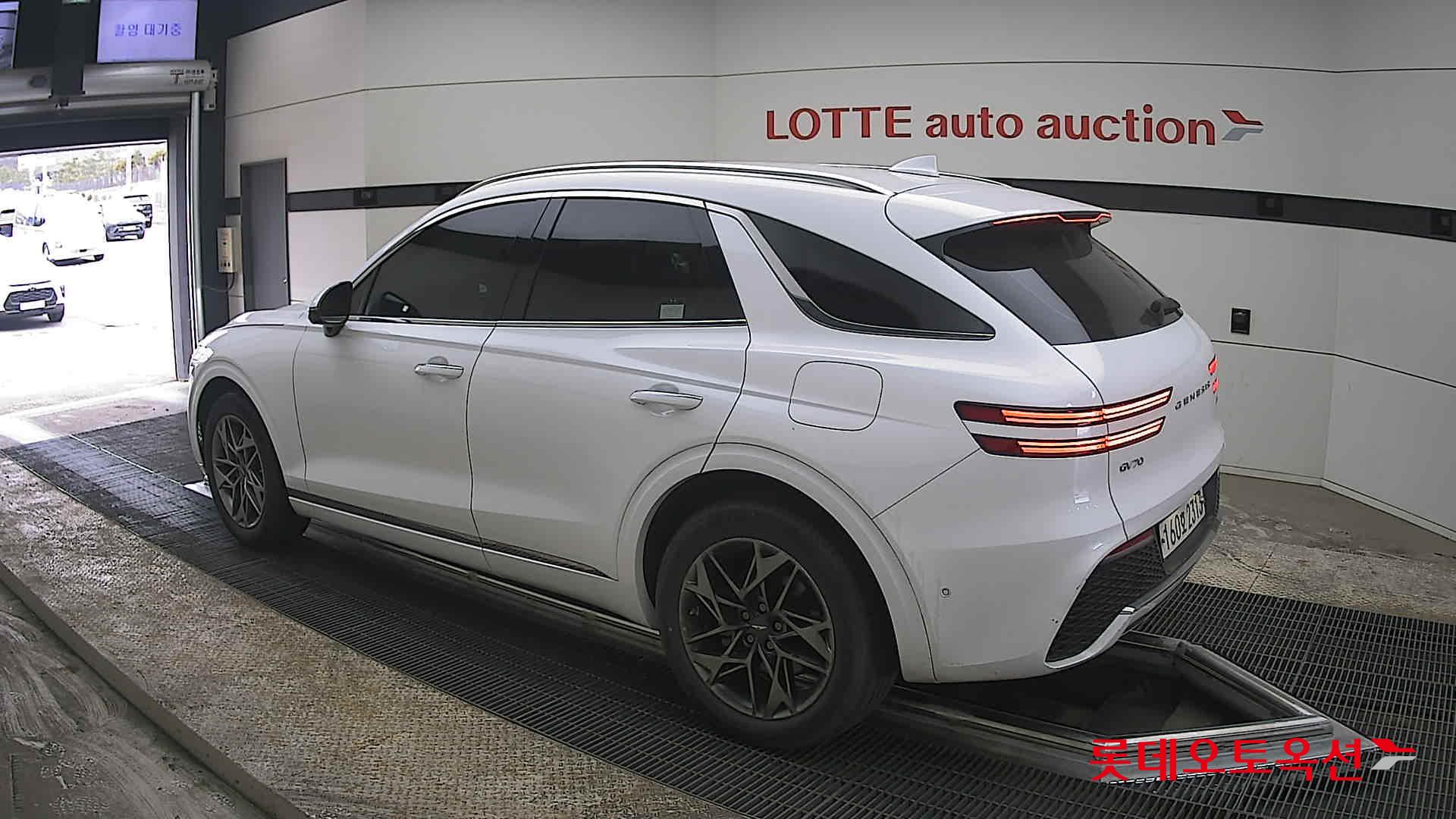 جينسس جي في 70