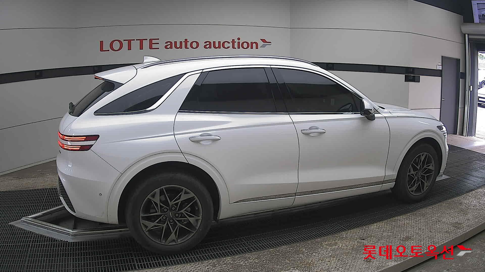 جينسس جي في 70