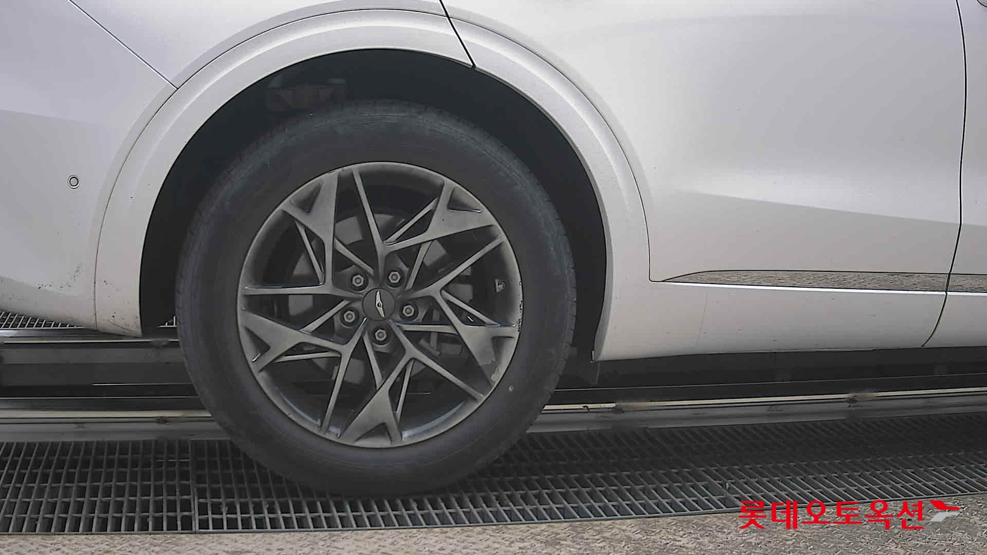 جينسس جي في 70