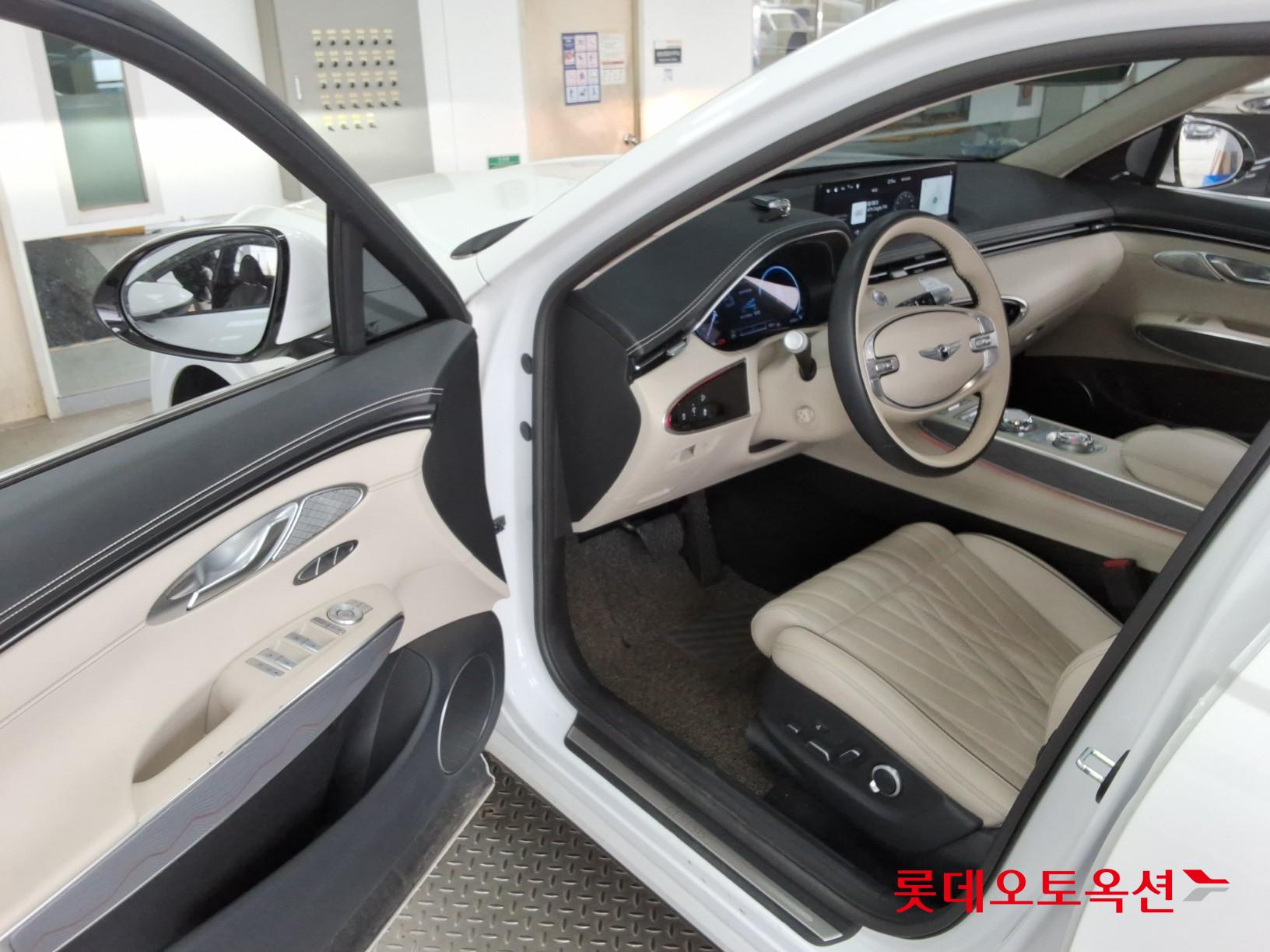 جينسس جي في 70