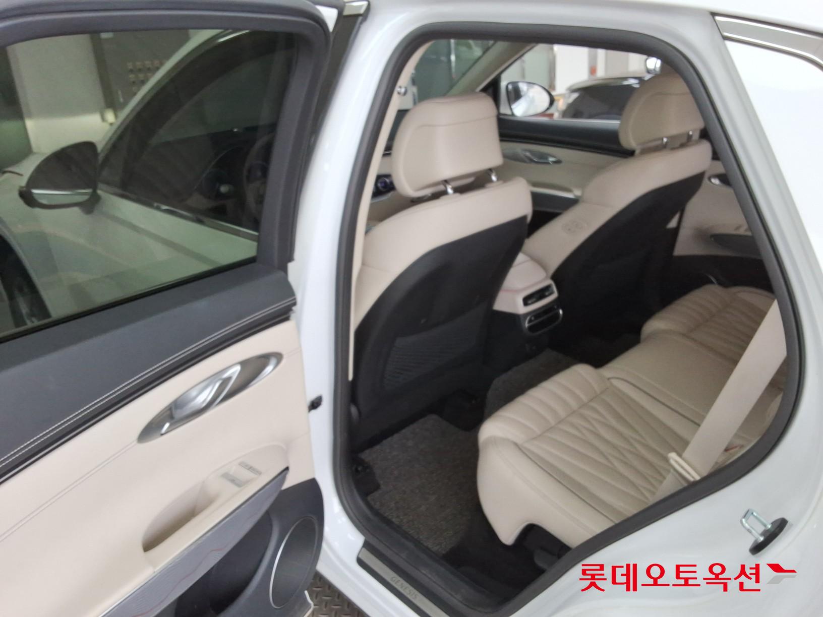 جينسس جي في 70