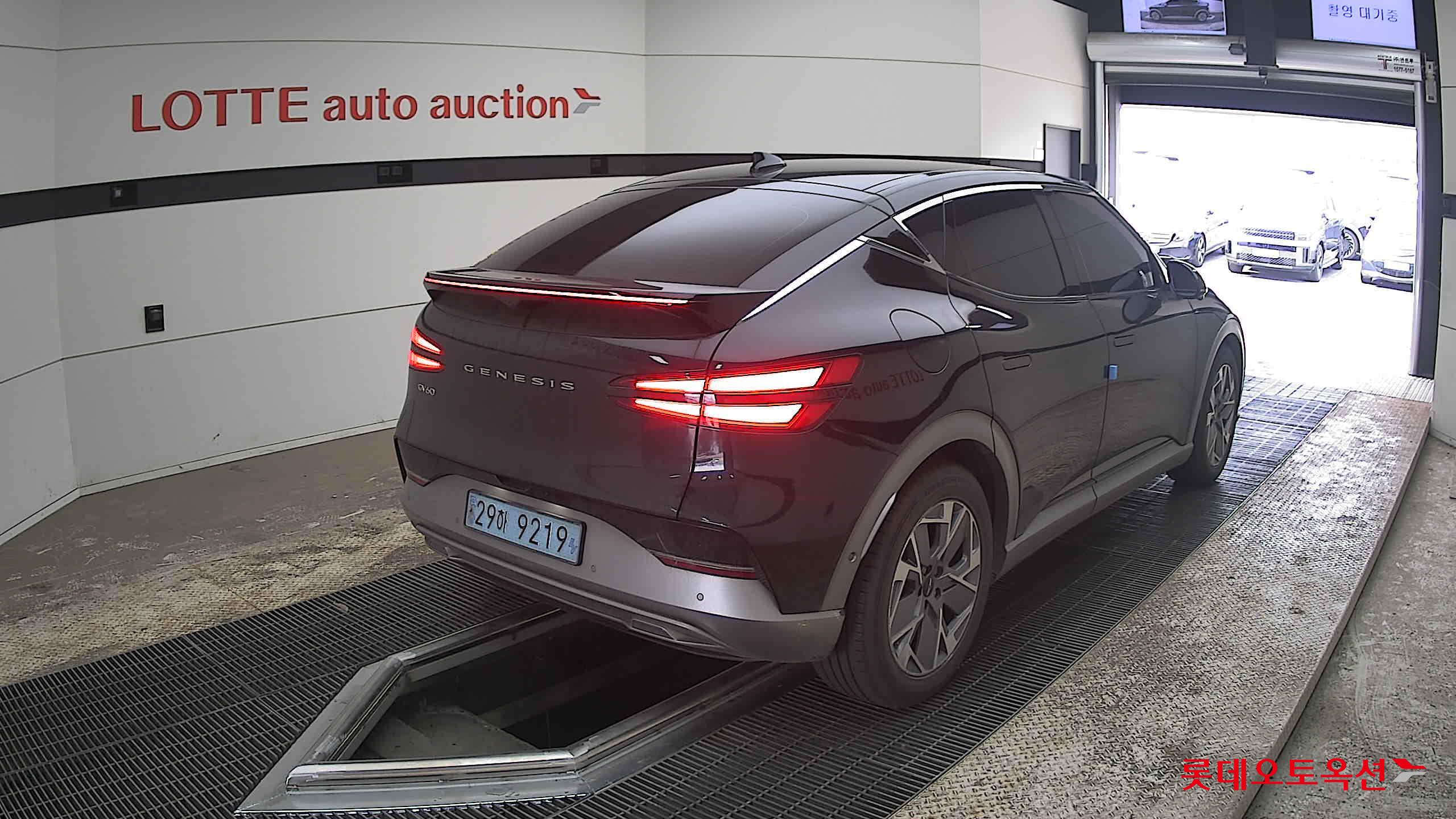 جينسس جي في 60