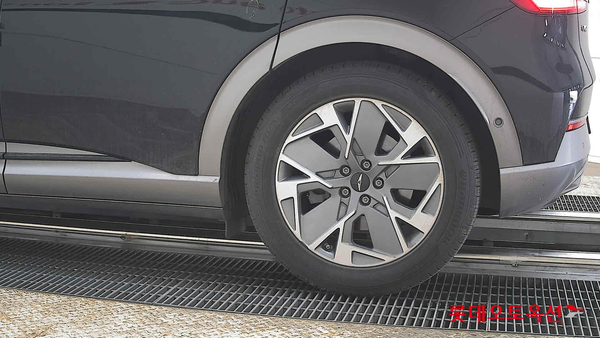 جينسس جي في 60