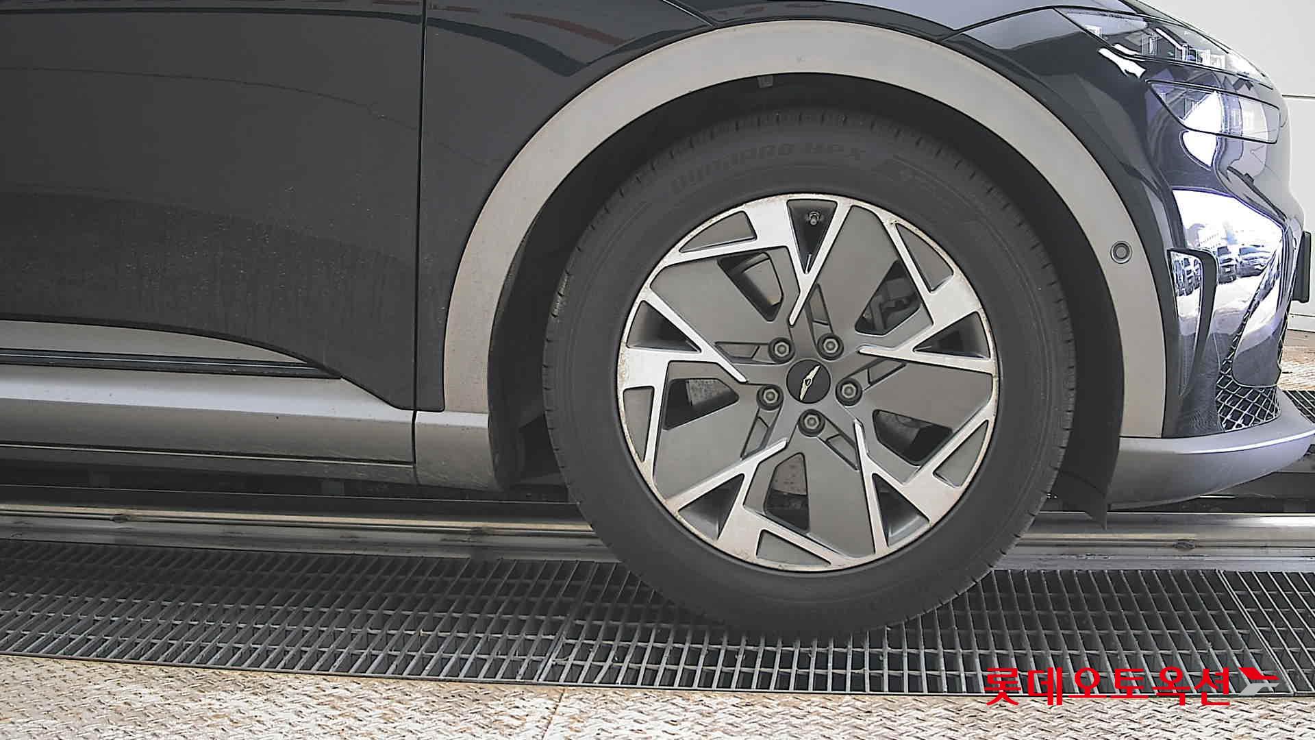 جينسس جي في 60