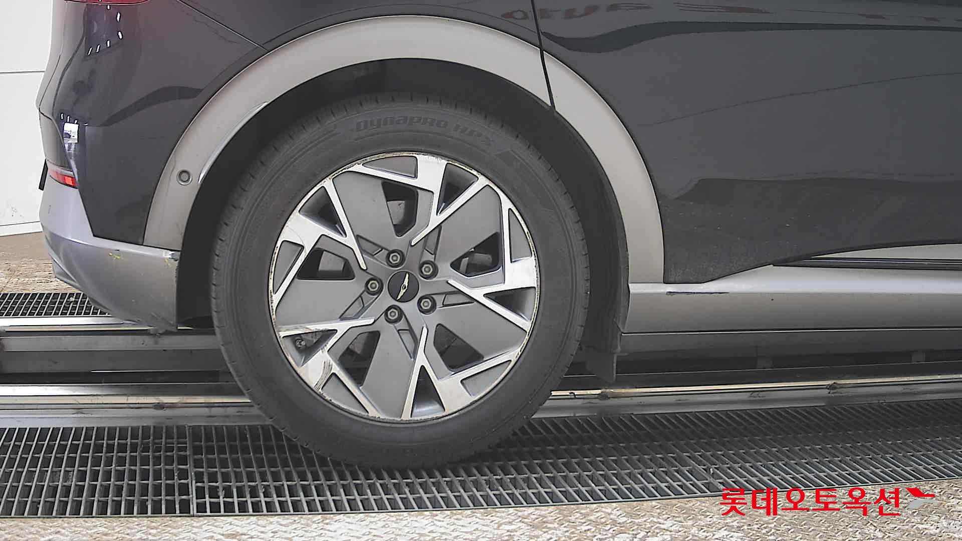 جينسس جي في 60