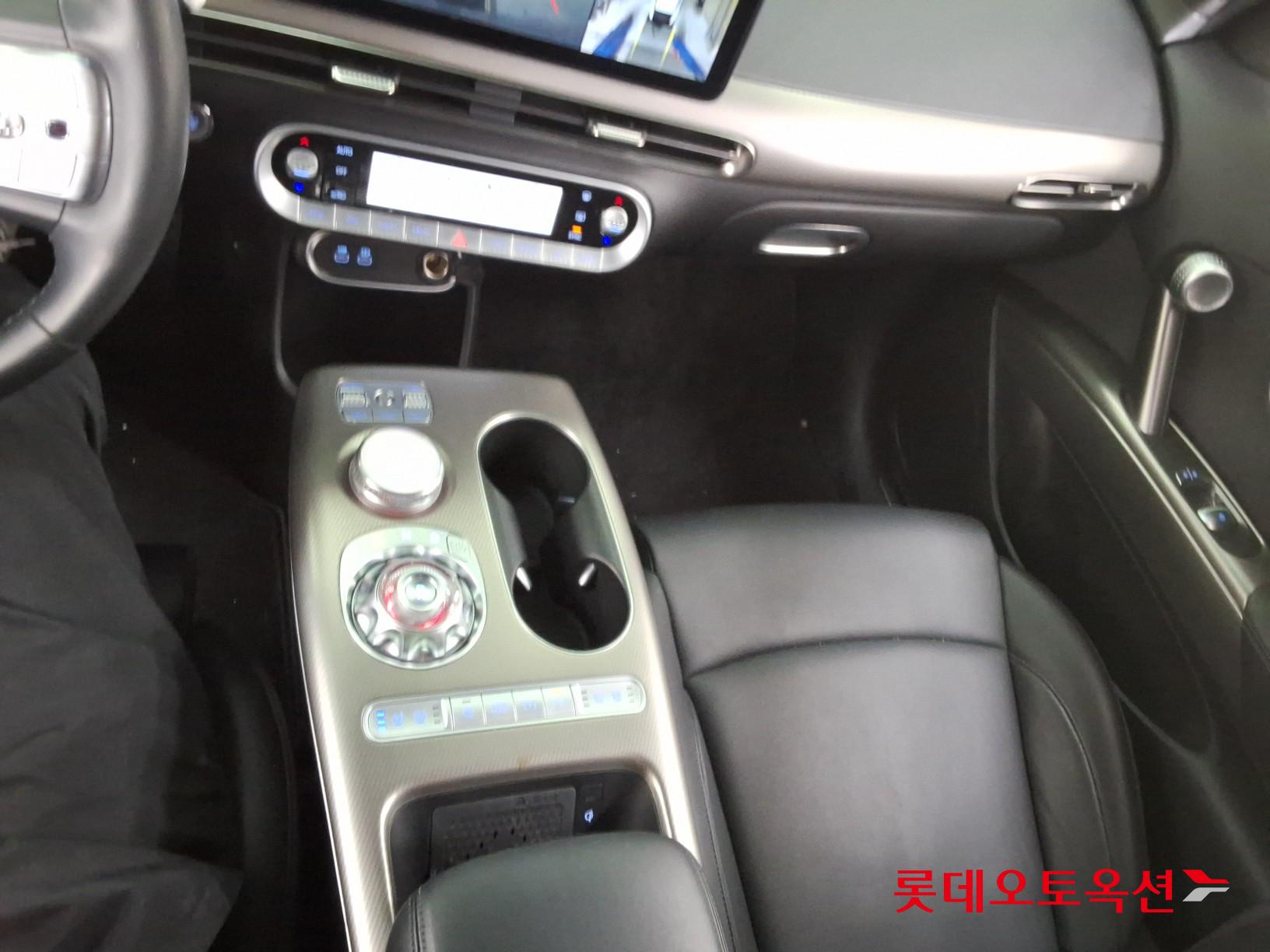 جينسس جي في 60