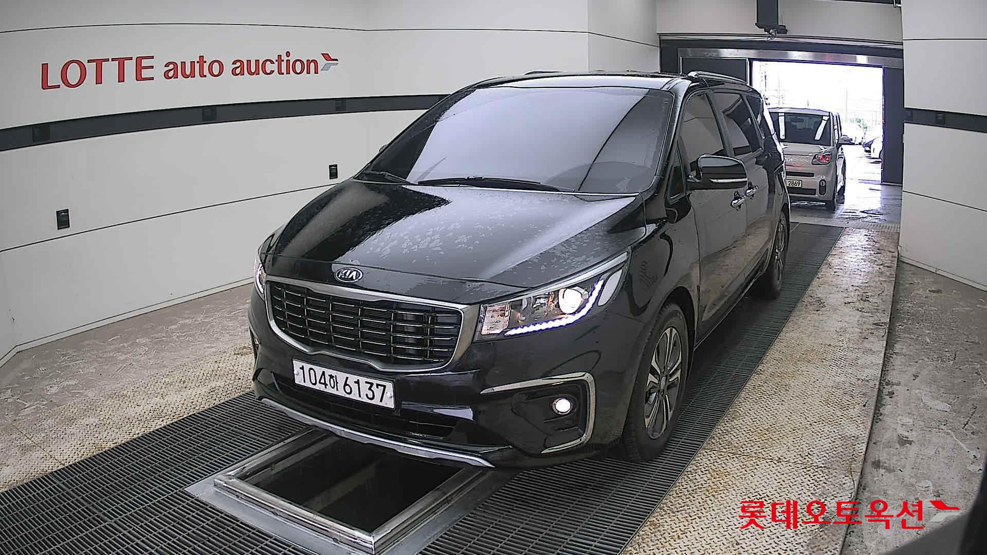 Kia New Carnival - 10