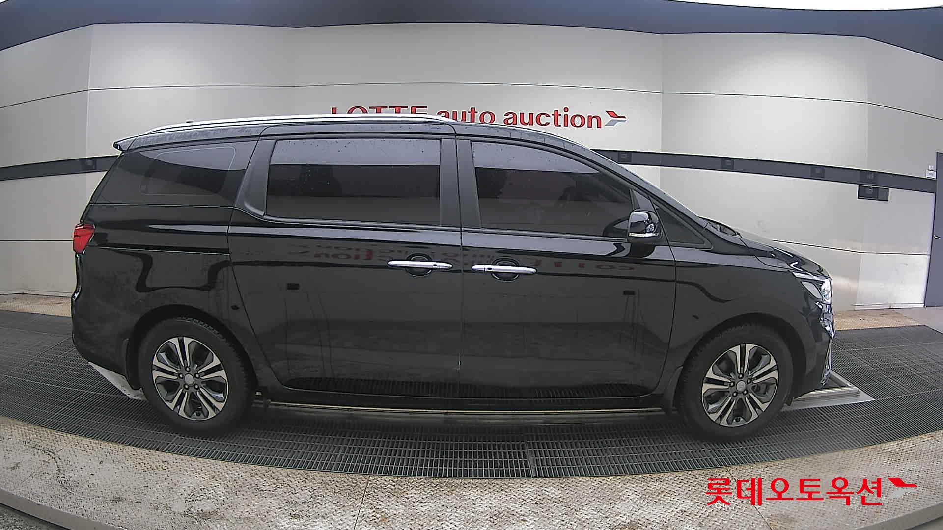 Kia New Carnival - 21