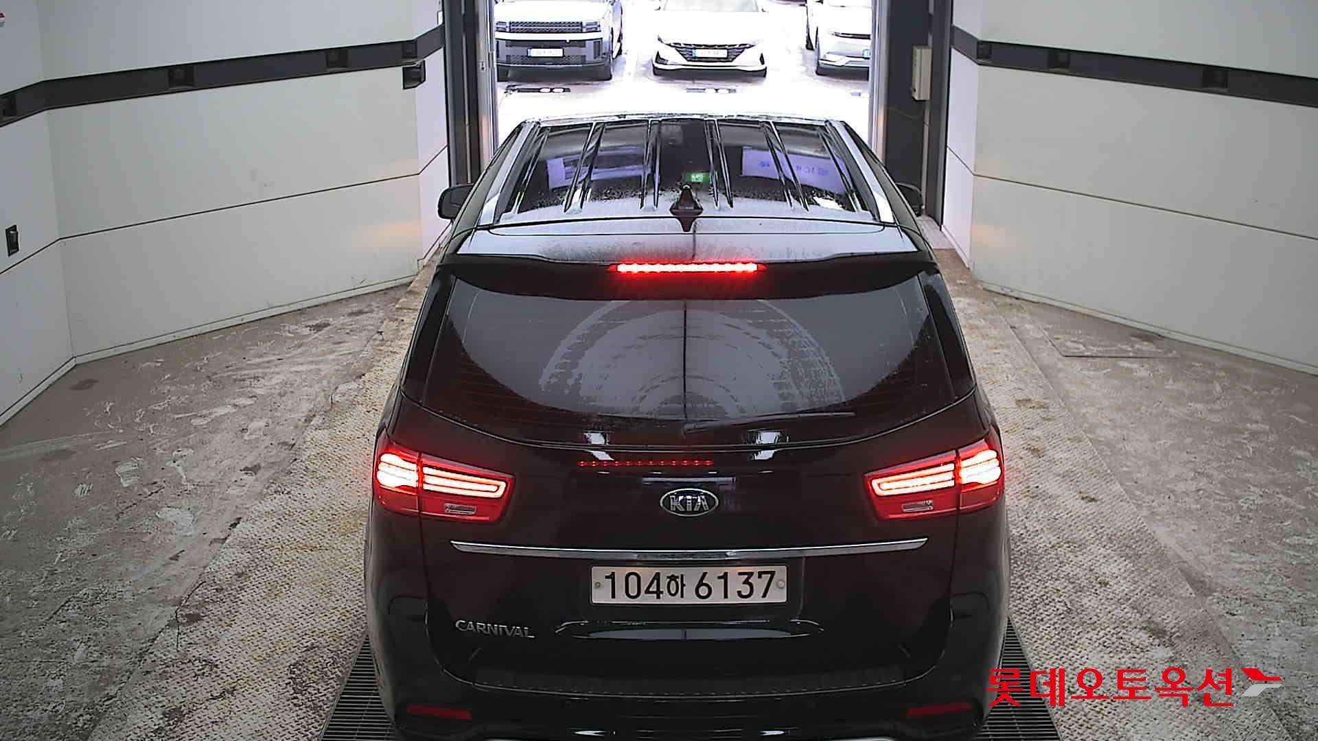 Kia New Carnival - 17