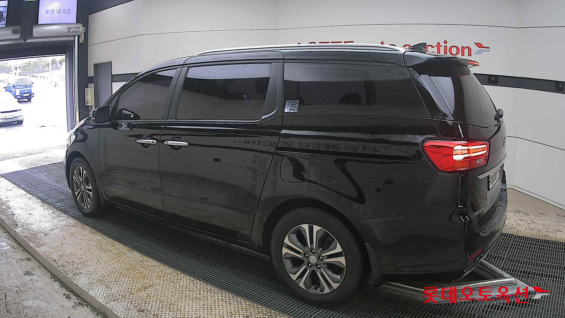Kia New Carnival - 15