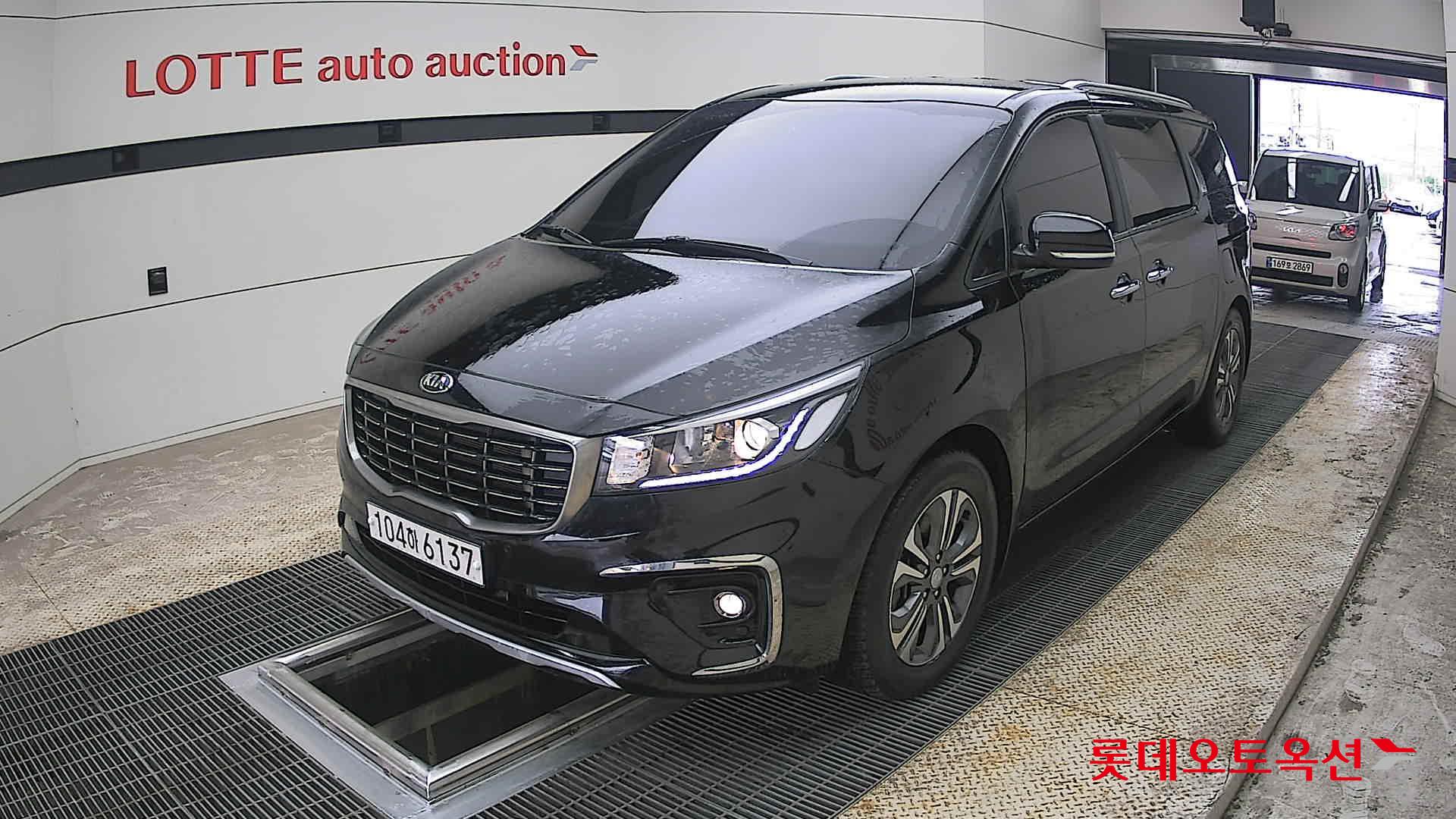 Kia New Carnival - 3